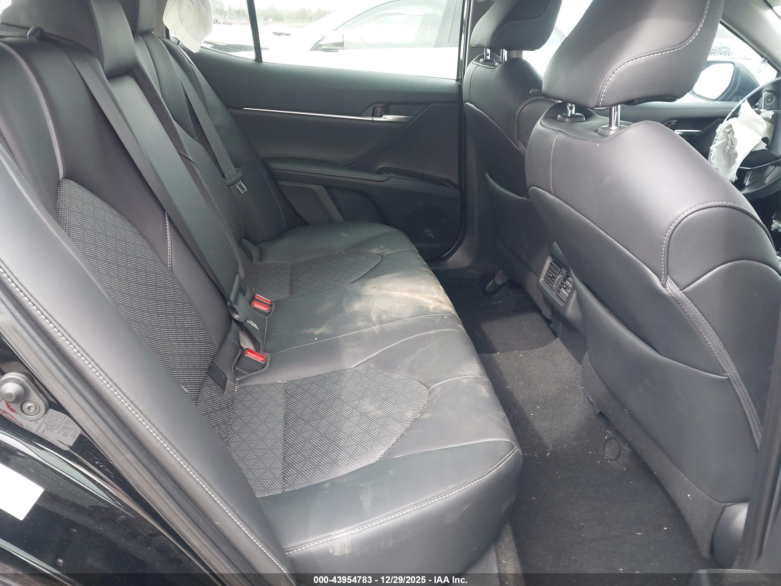 TOYOTA CAMRY image 8