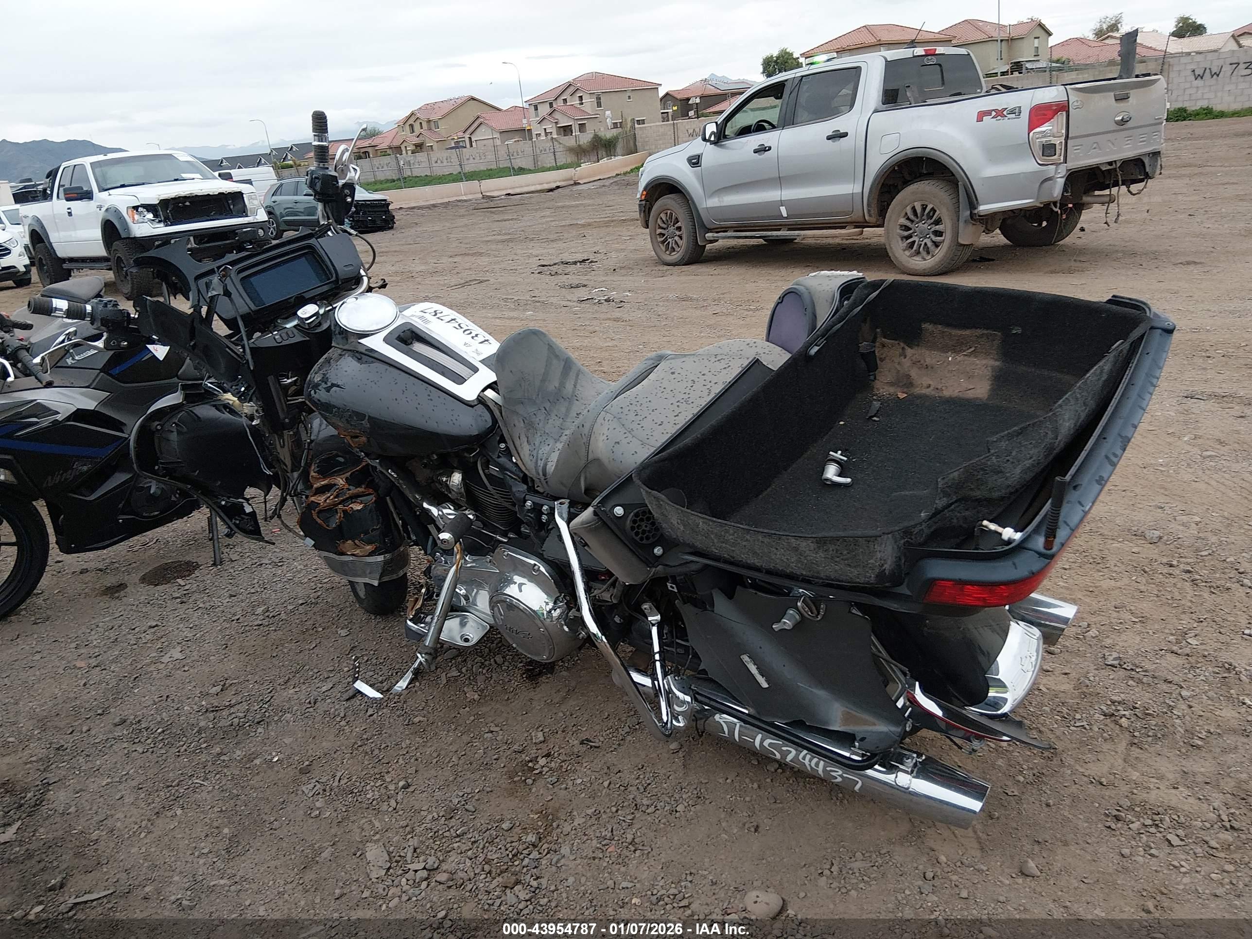 HARLEY-DAVIDSON FLHTKL image 3
