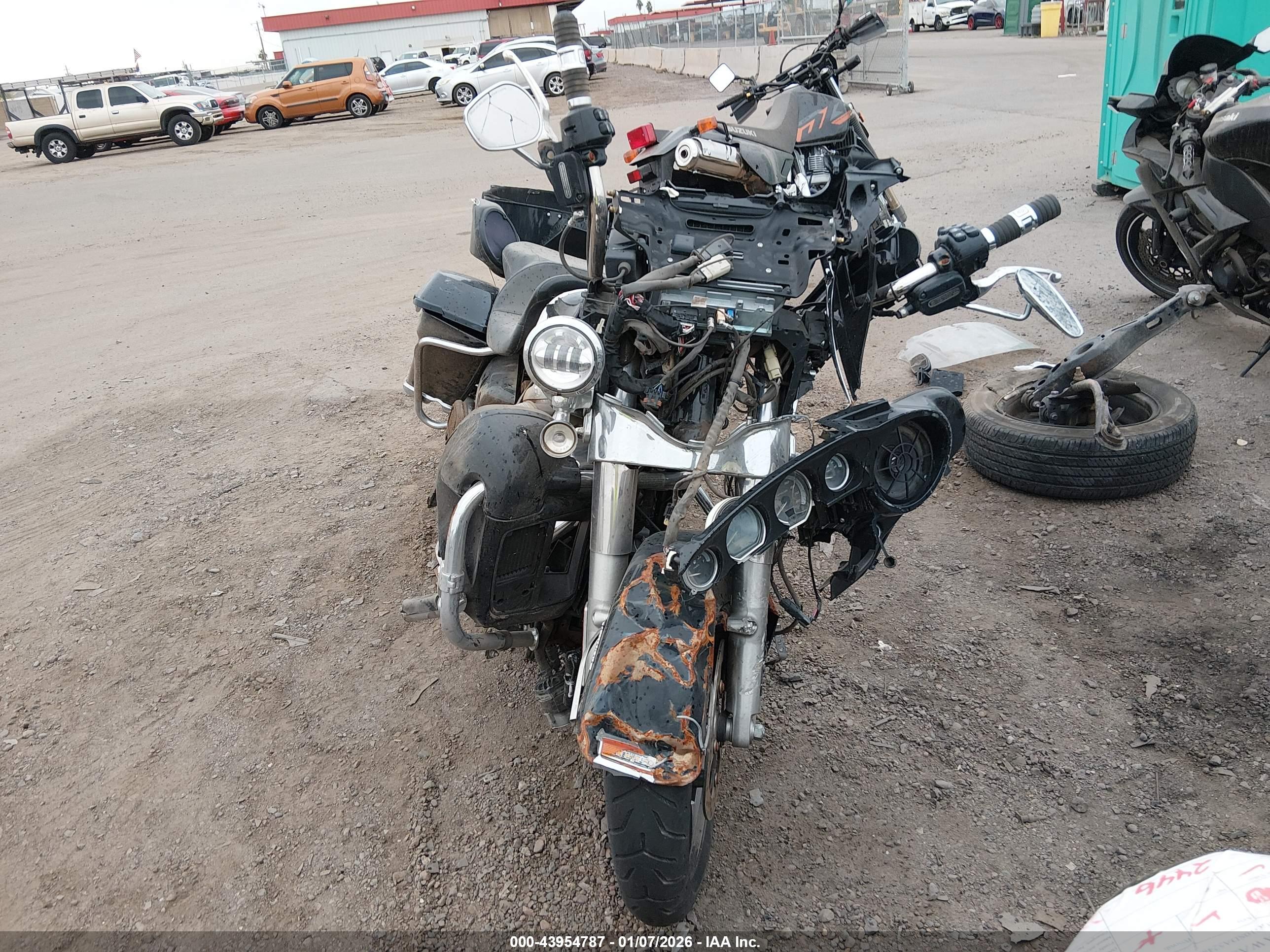 HARLEY-DAVIDSON FLHTKL image 5