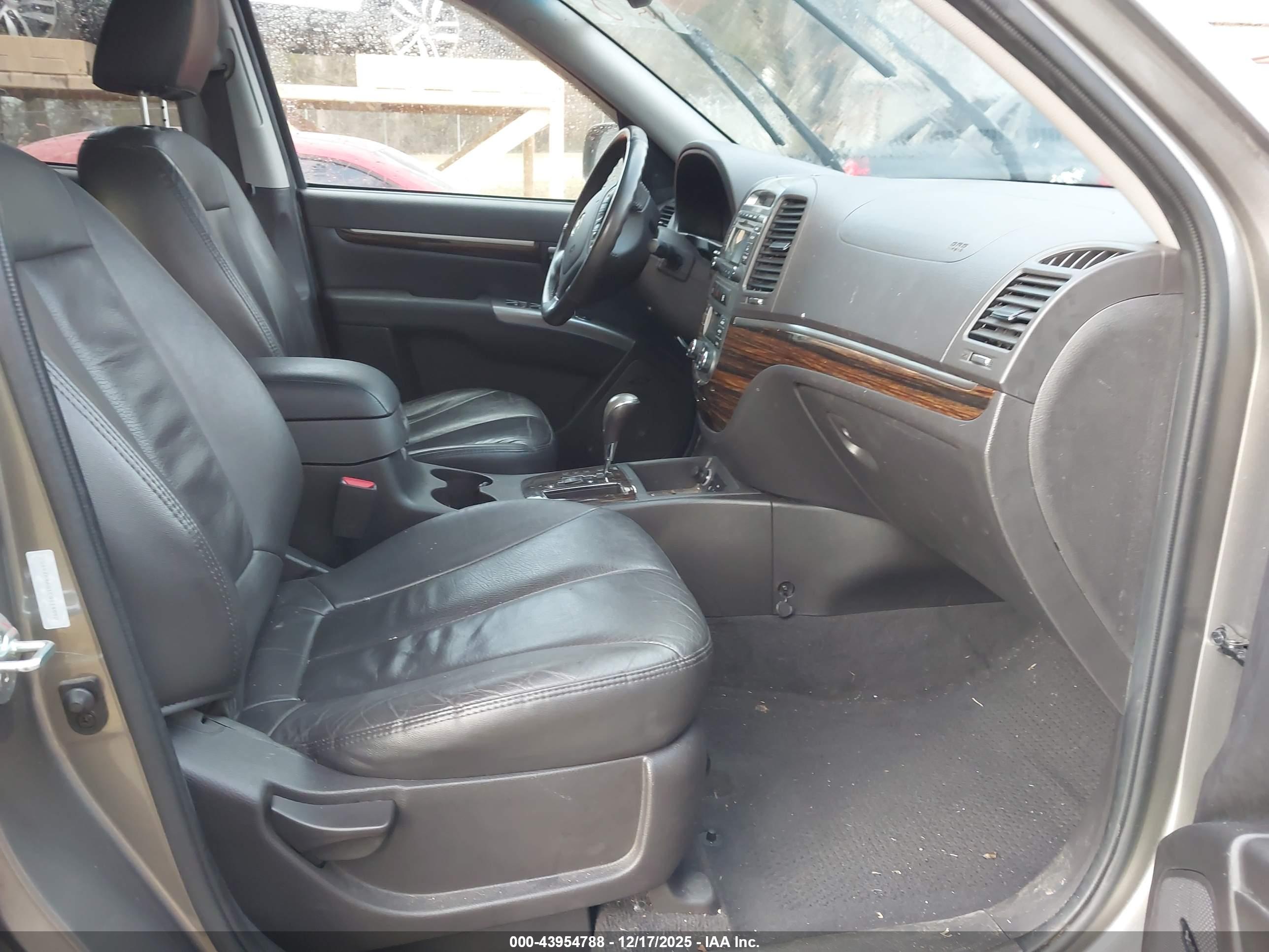 HYUNDAI SANTA image 5
