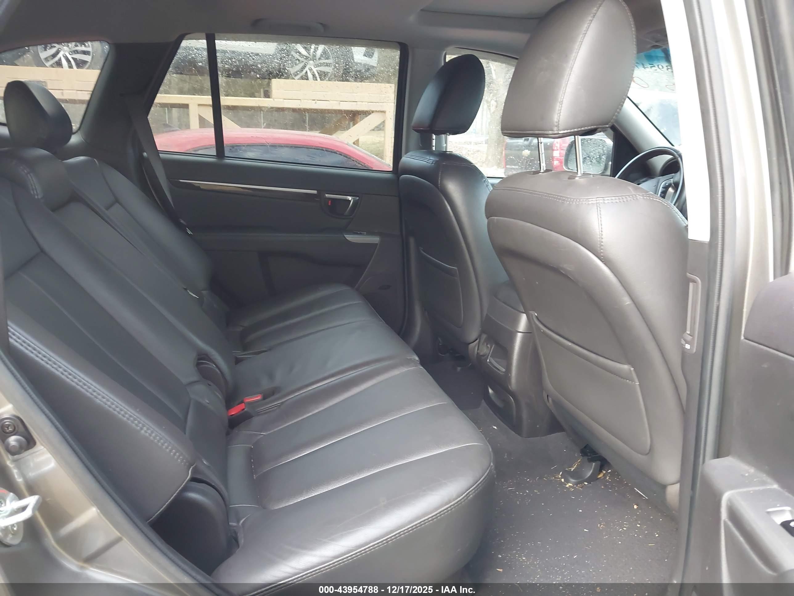 HYUNDAI SANTA image 8