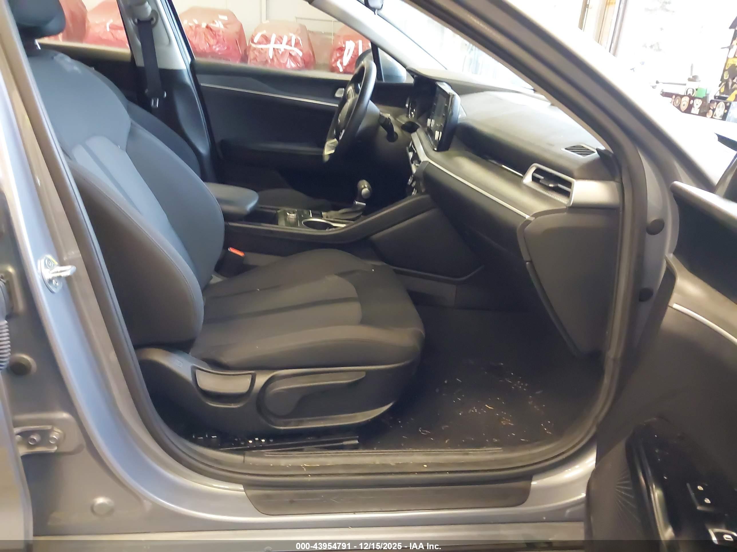 KIA K5 image 5