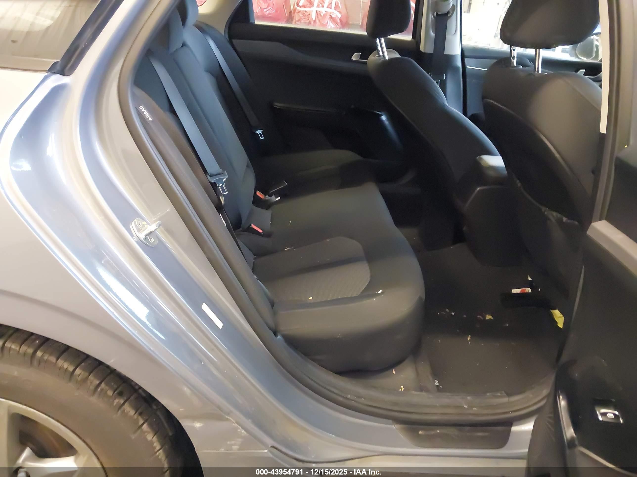 KIA K5 image 8