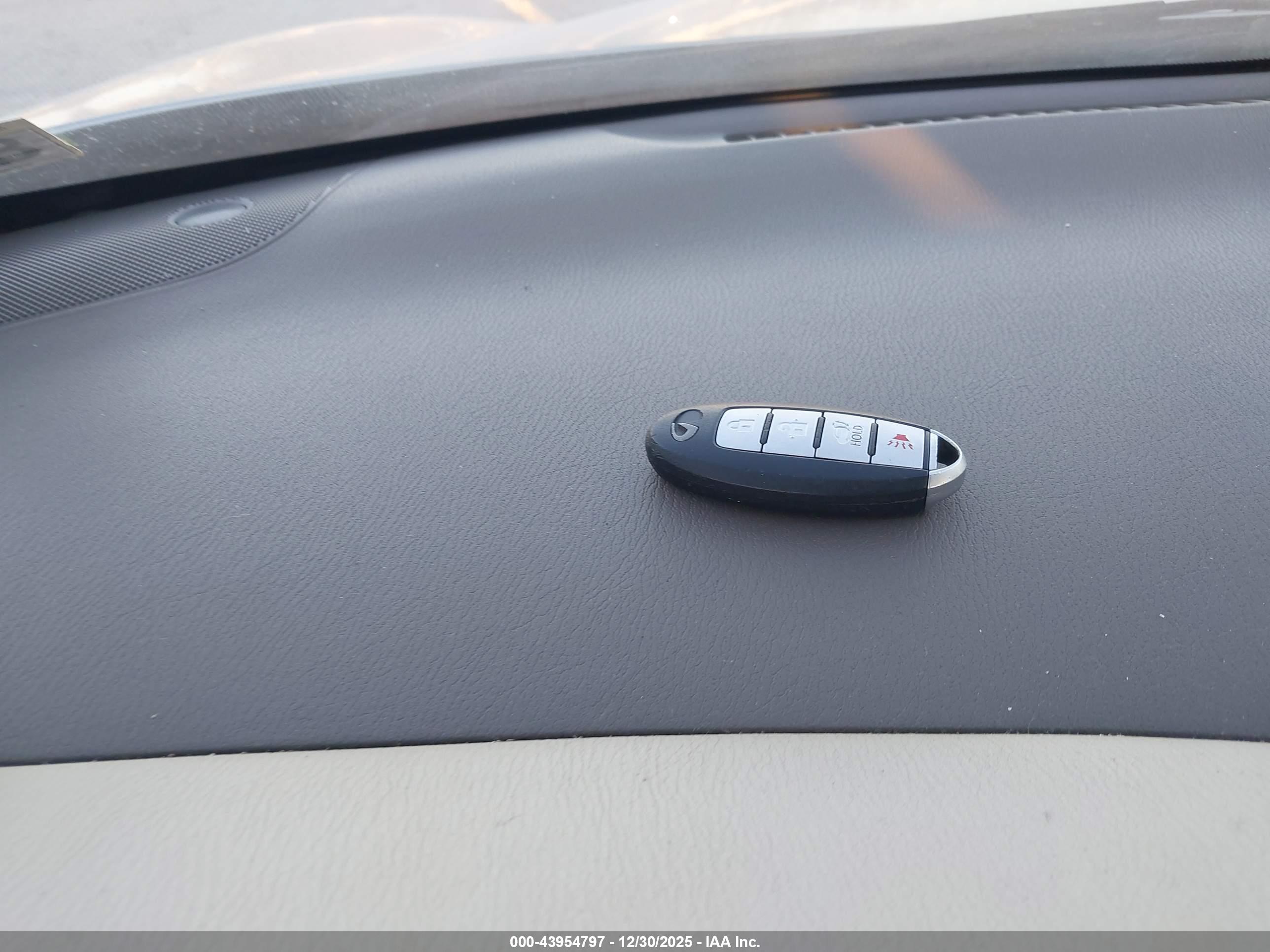 INFINITI JX35 image 11