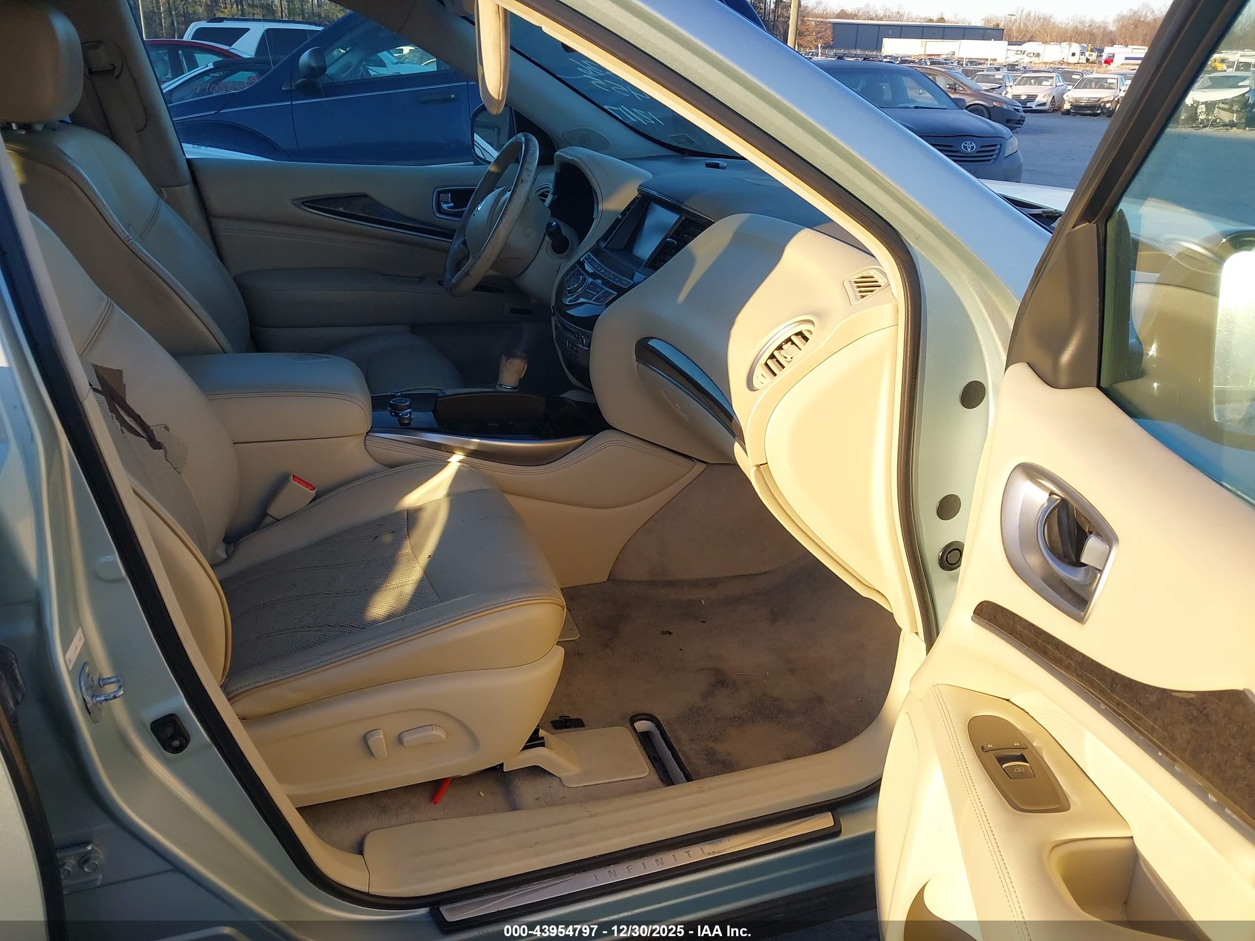 INFINITI JX35 image 5