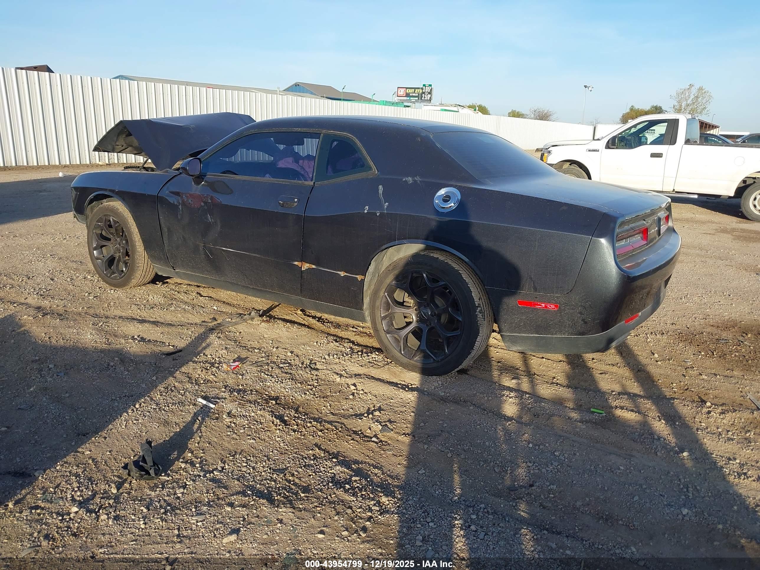 DODGE CHALLENGER image 3
