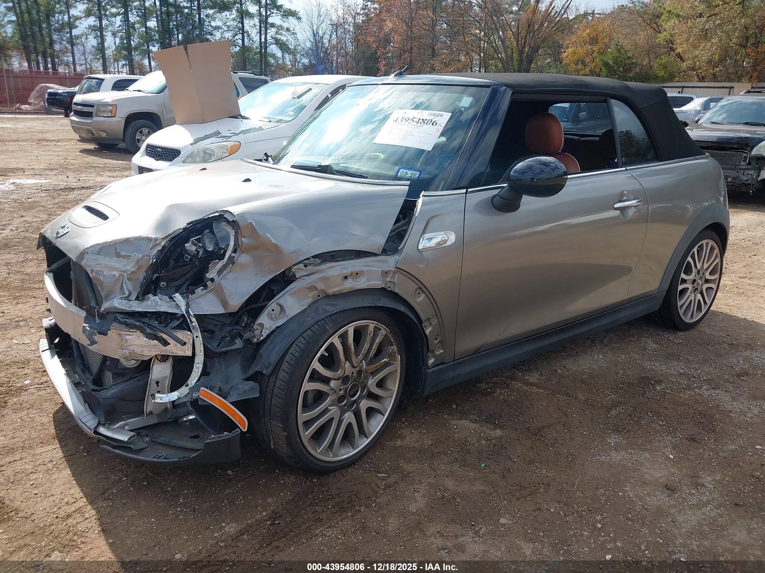 MINI CONVERTIBLE image 2