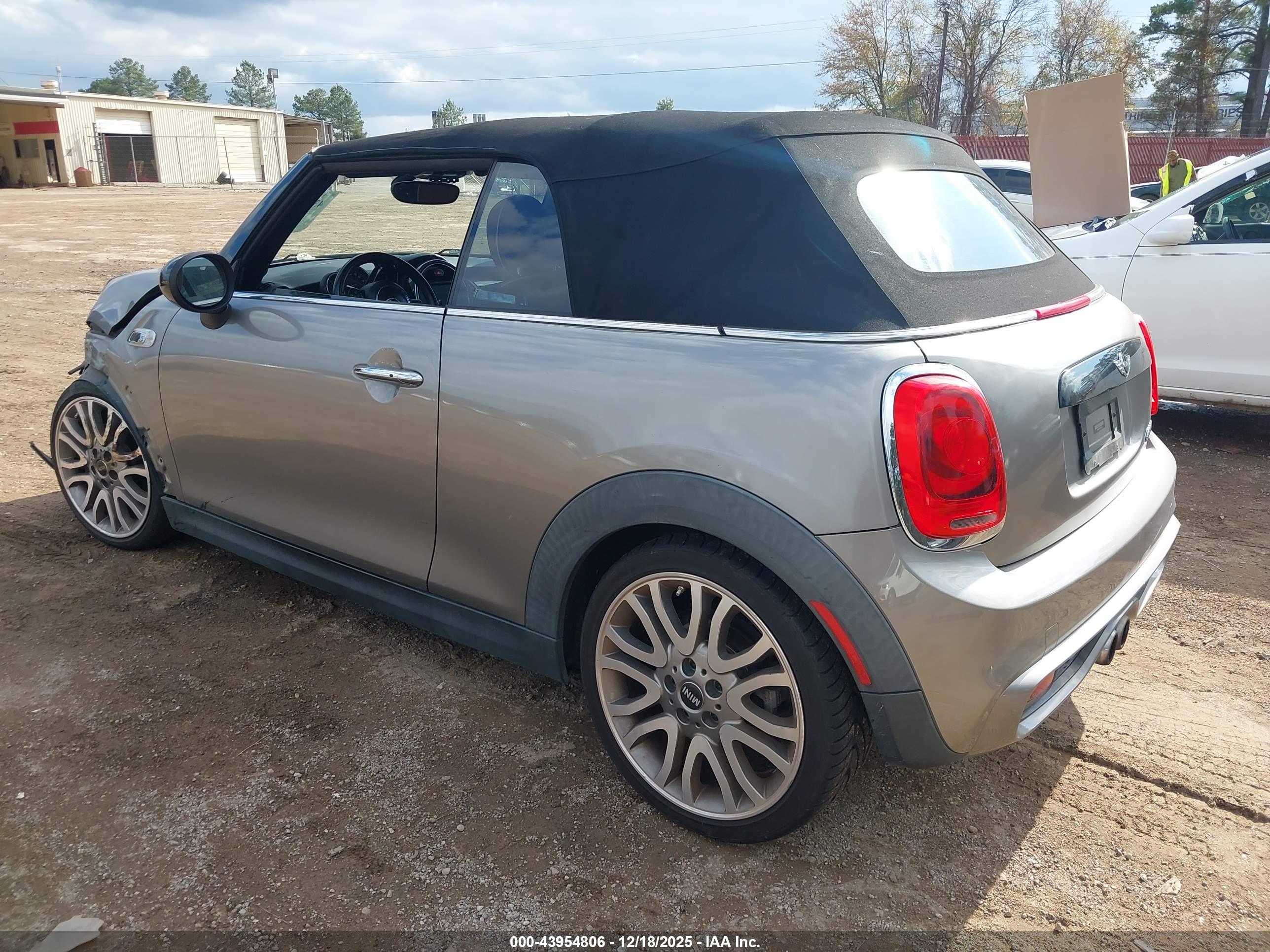 MINI CONVERTIBLE image 3