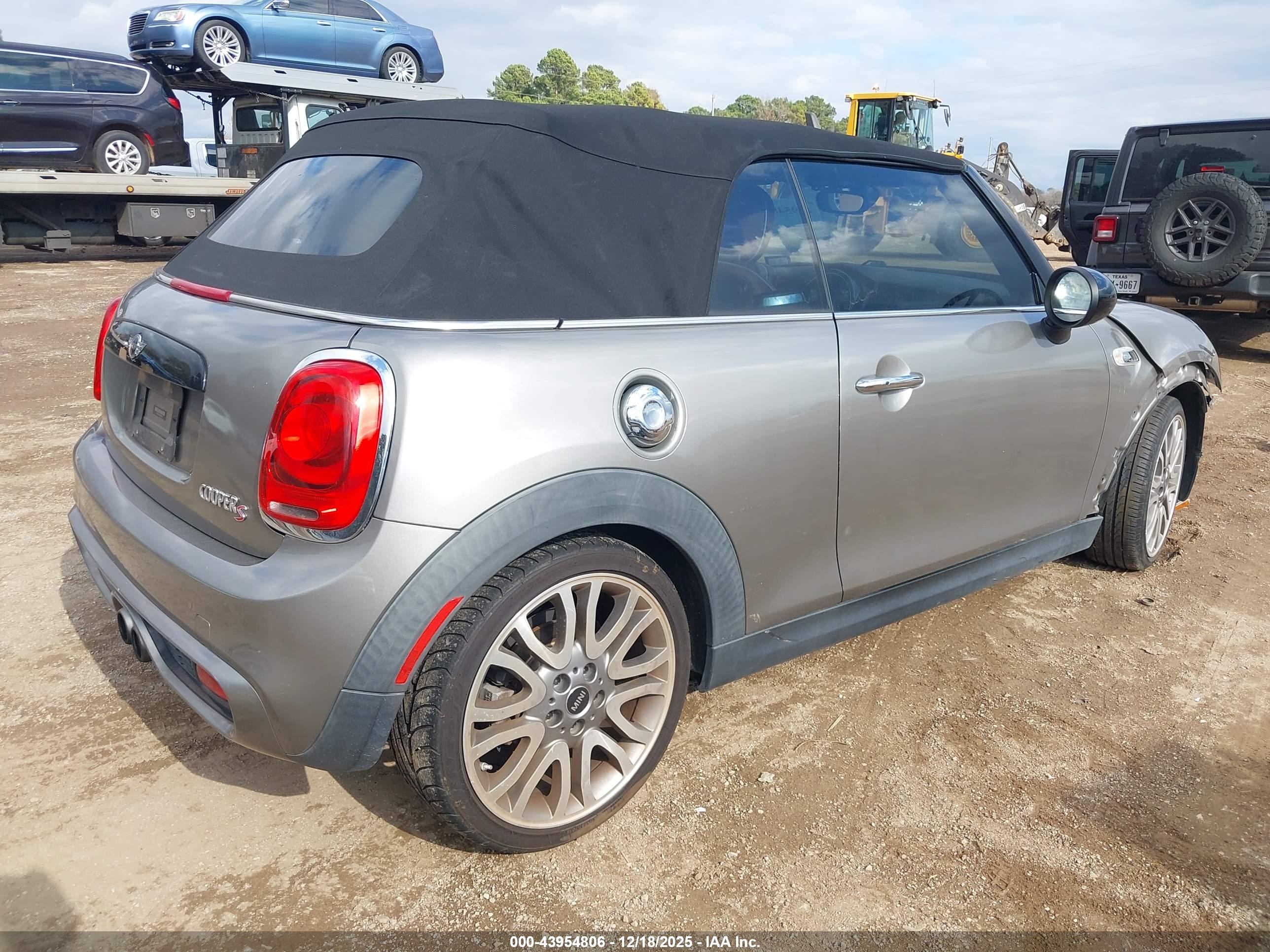 MINI CONVERTIBLE image 4