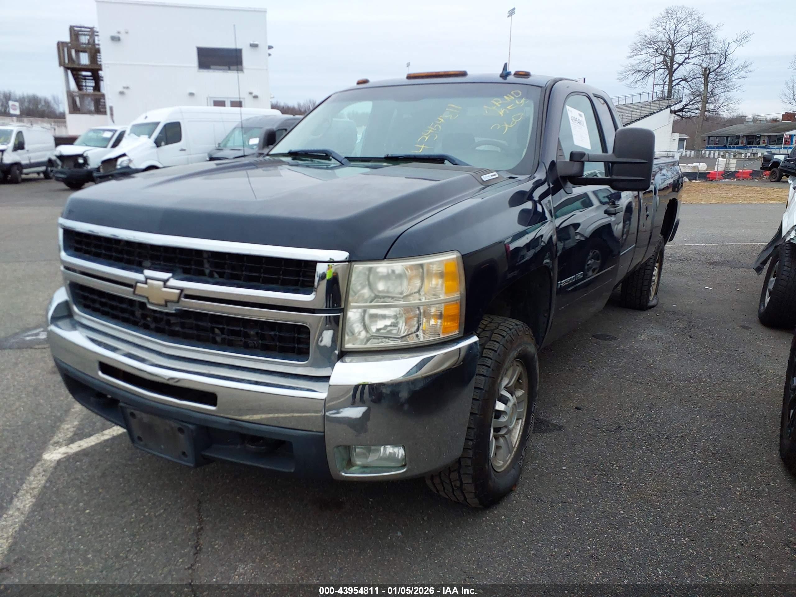 CHEVROLET SILVERADO image 2