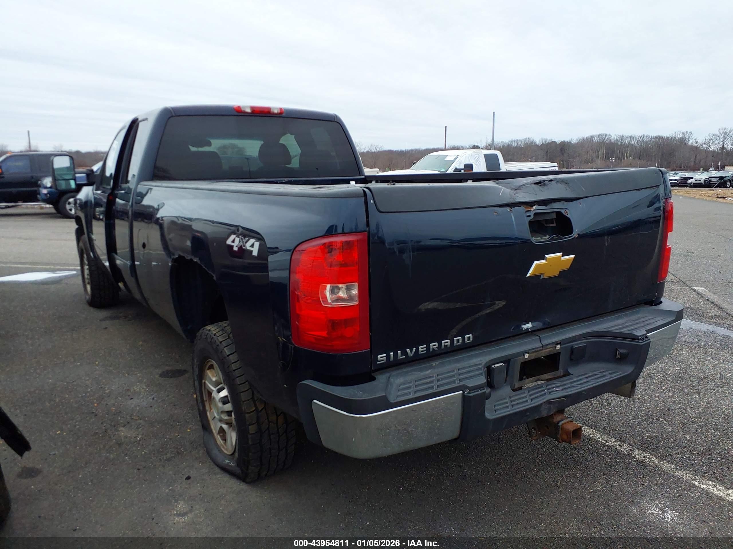 CHEVROLET SILVERADO image 3