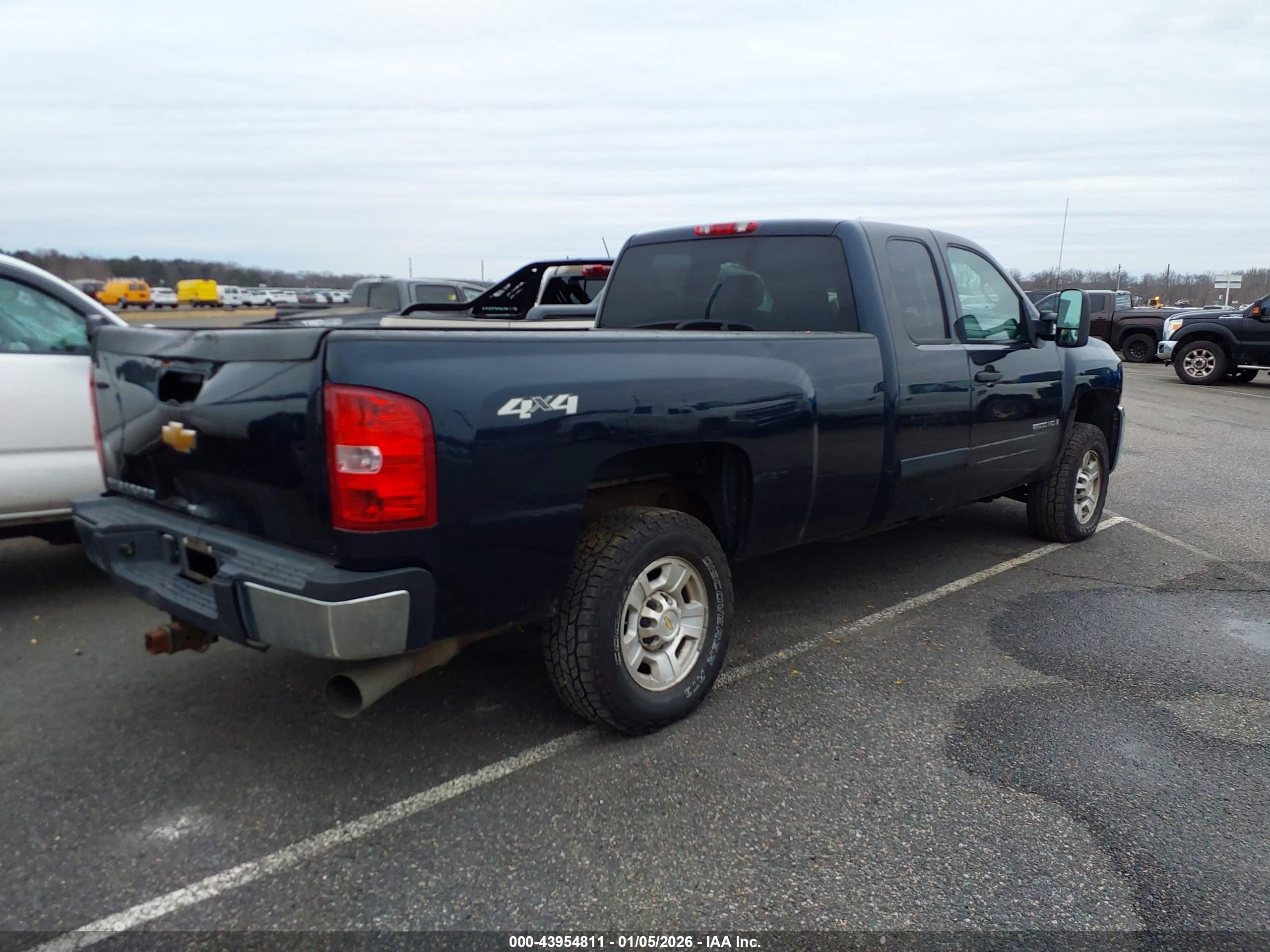 CHEVROLET SILVERADO image 4
