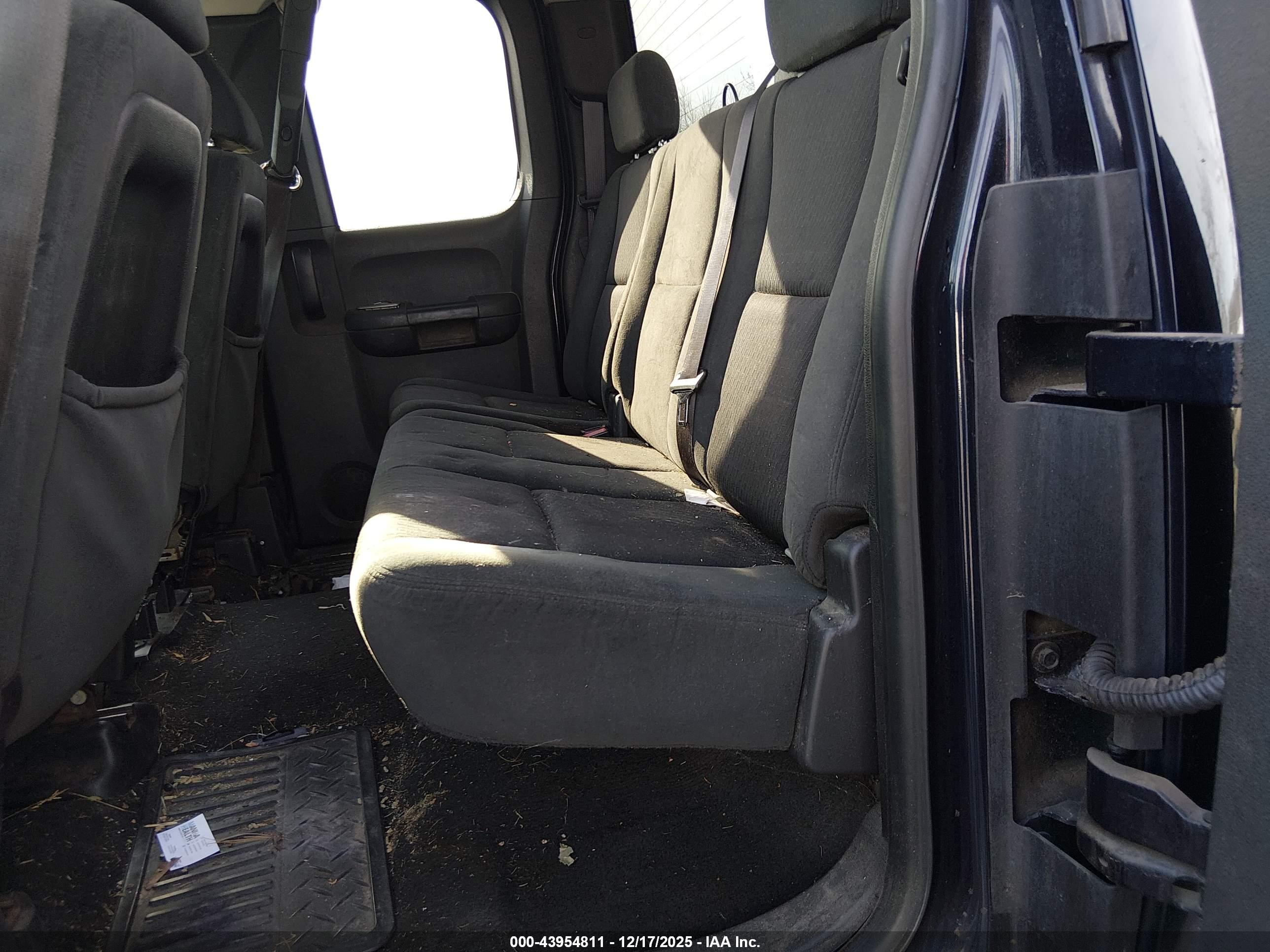 CHEVROLET SILVERADO image 8