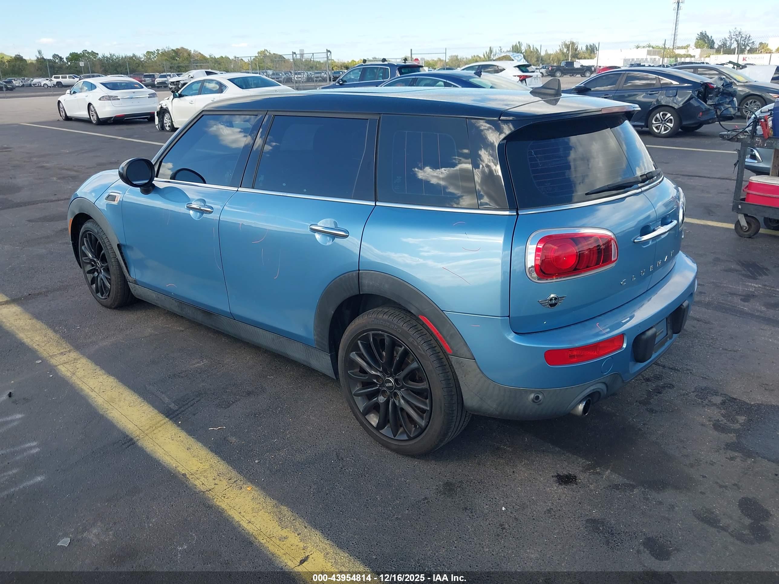 MINI CLUBMAN image 3