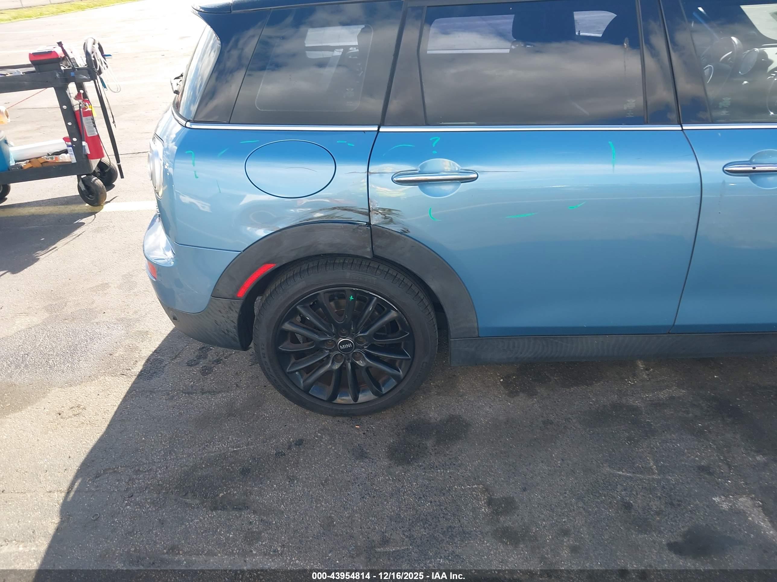 MINI CLUBMAN image 6
