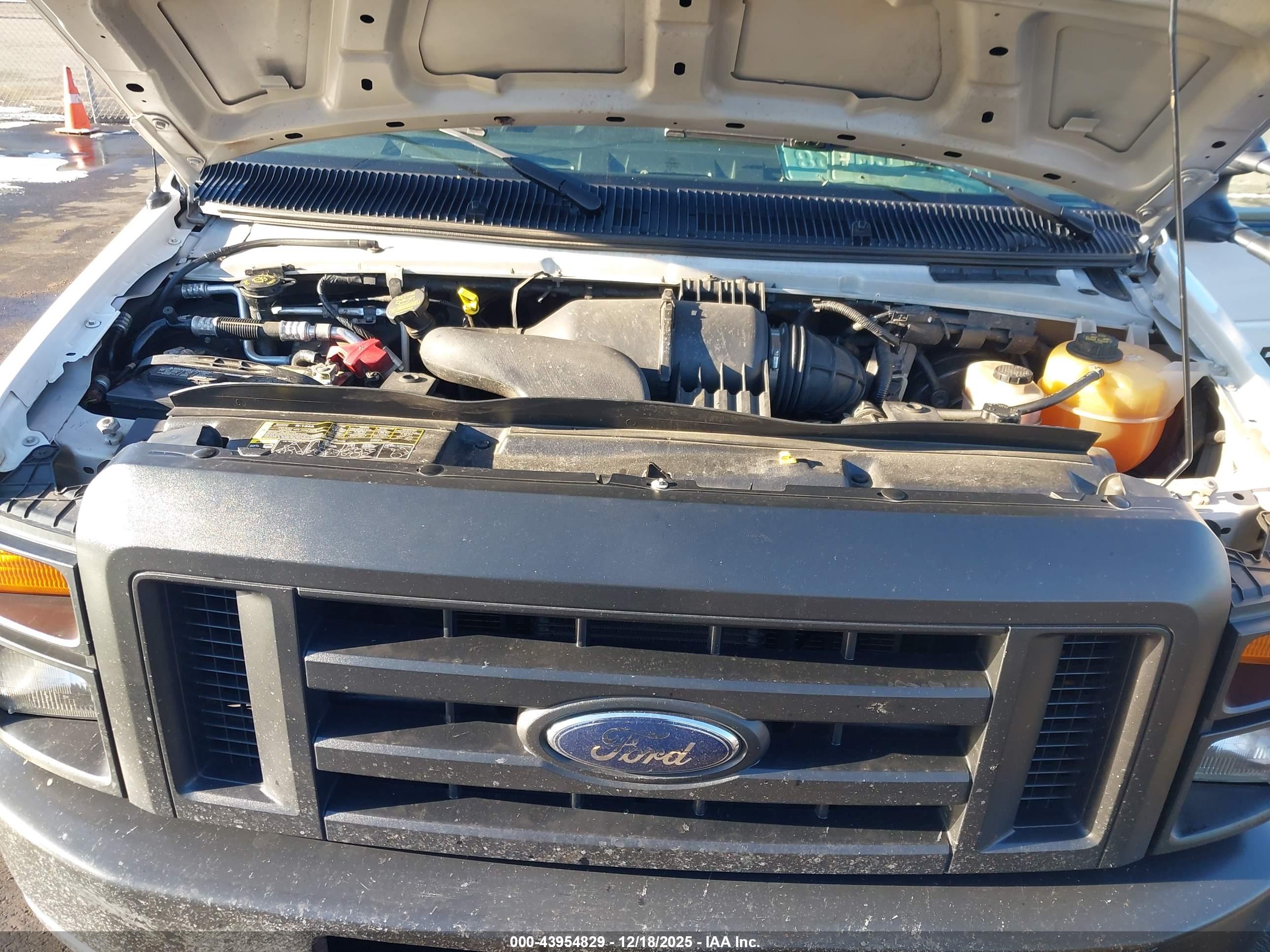 FORD E-250 image 10