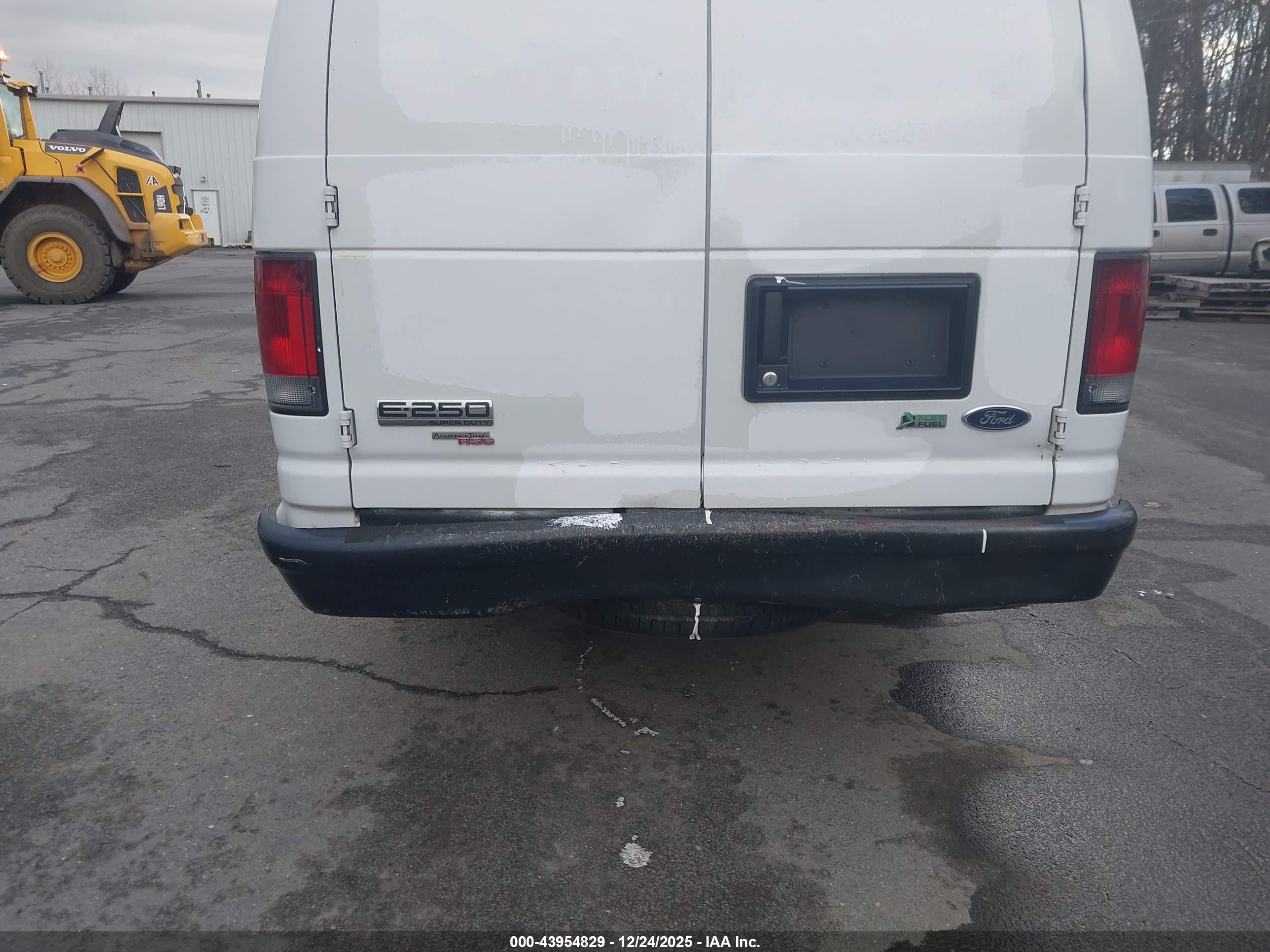 FORD E-250 image 6