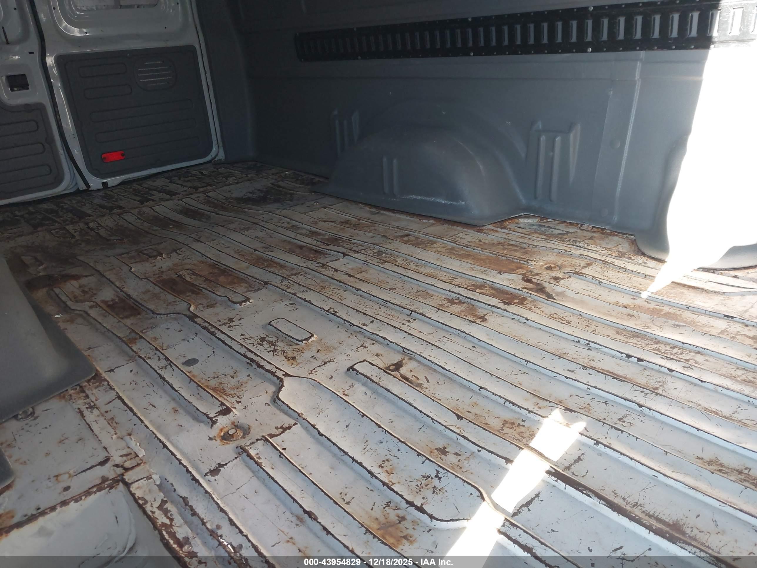 FORD E-250 image 8
