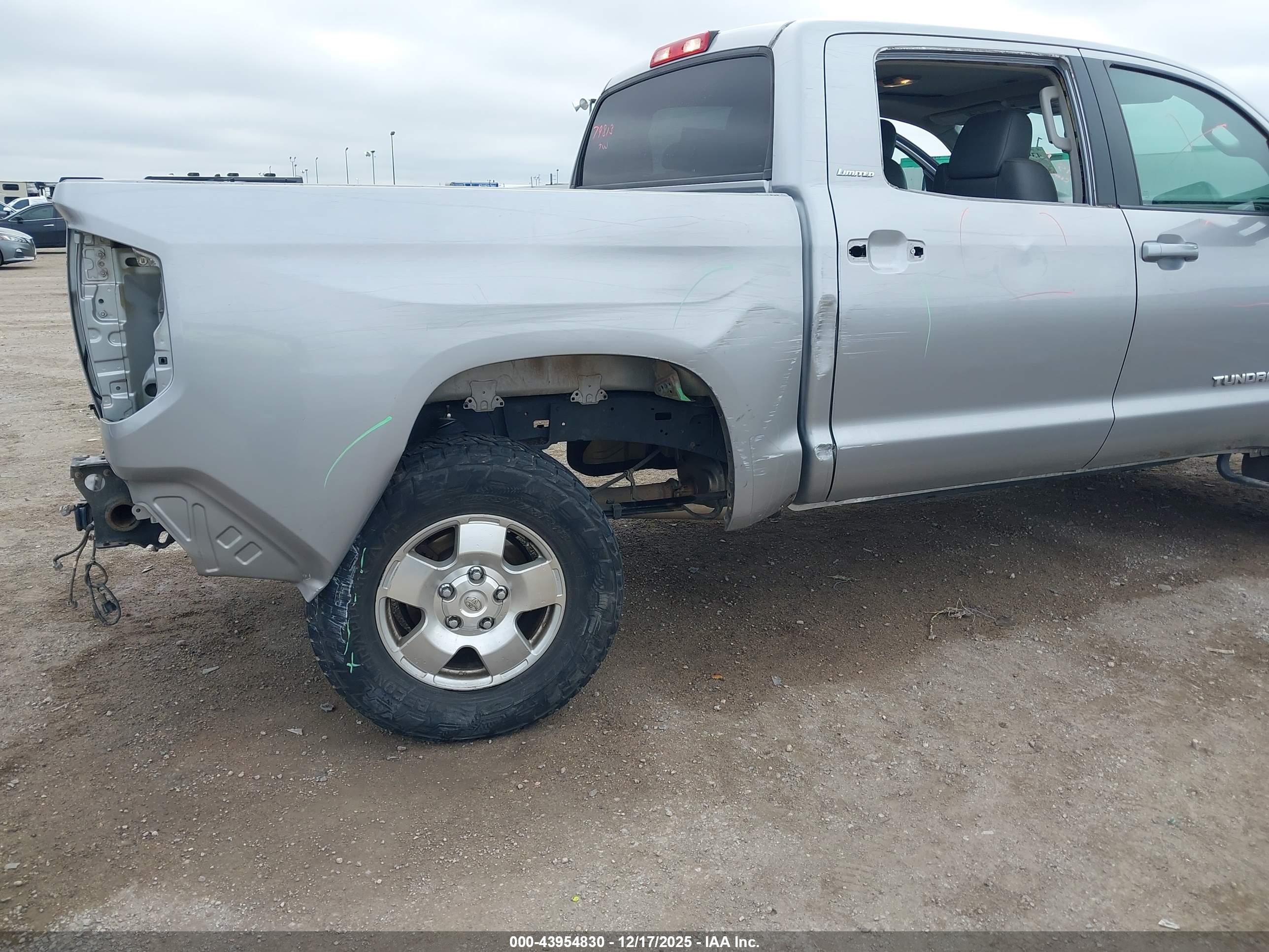 TOYOTA TUNDRA image 6