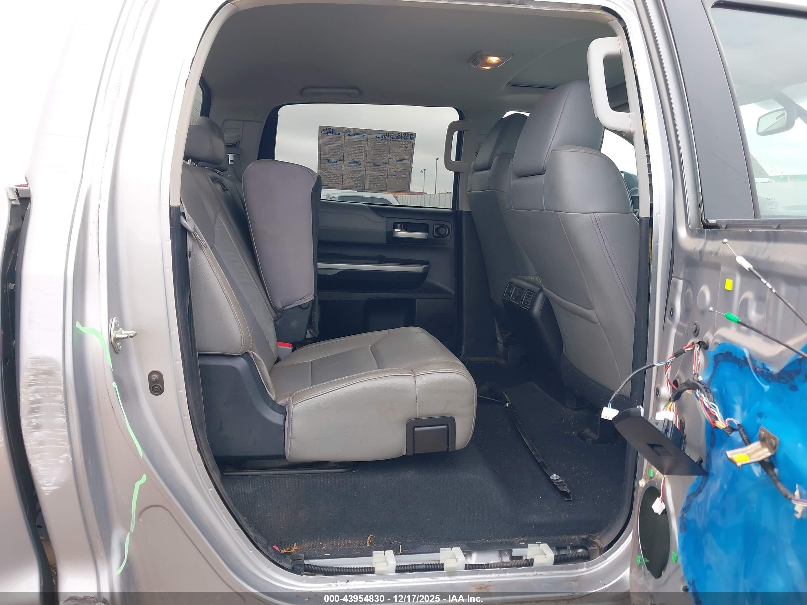 TOYOTA TUNDRA image 8
