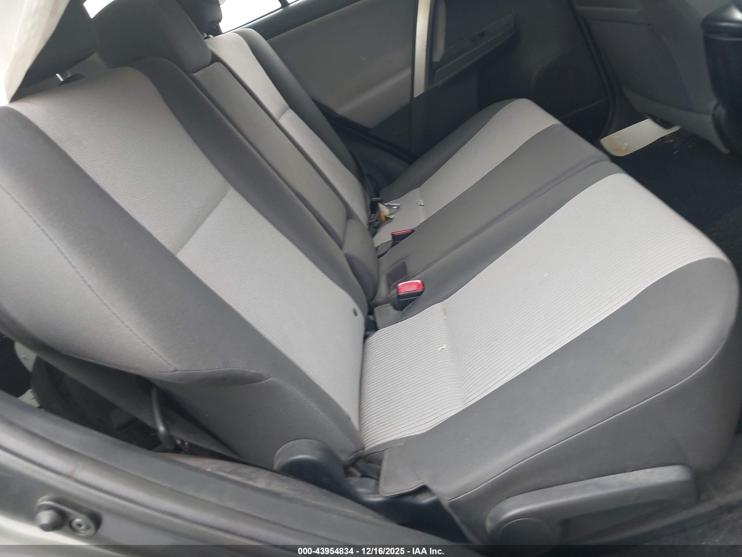 TOYOTA RAV4 image 8