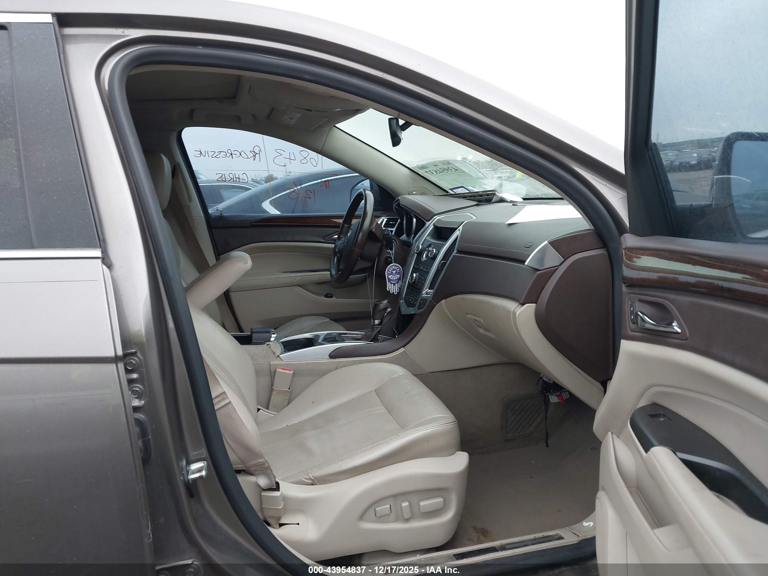 CADILLAC SRX image 5