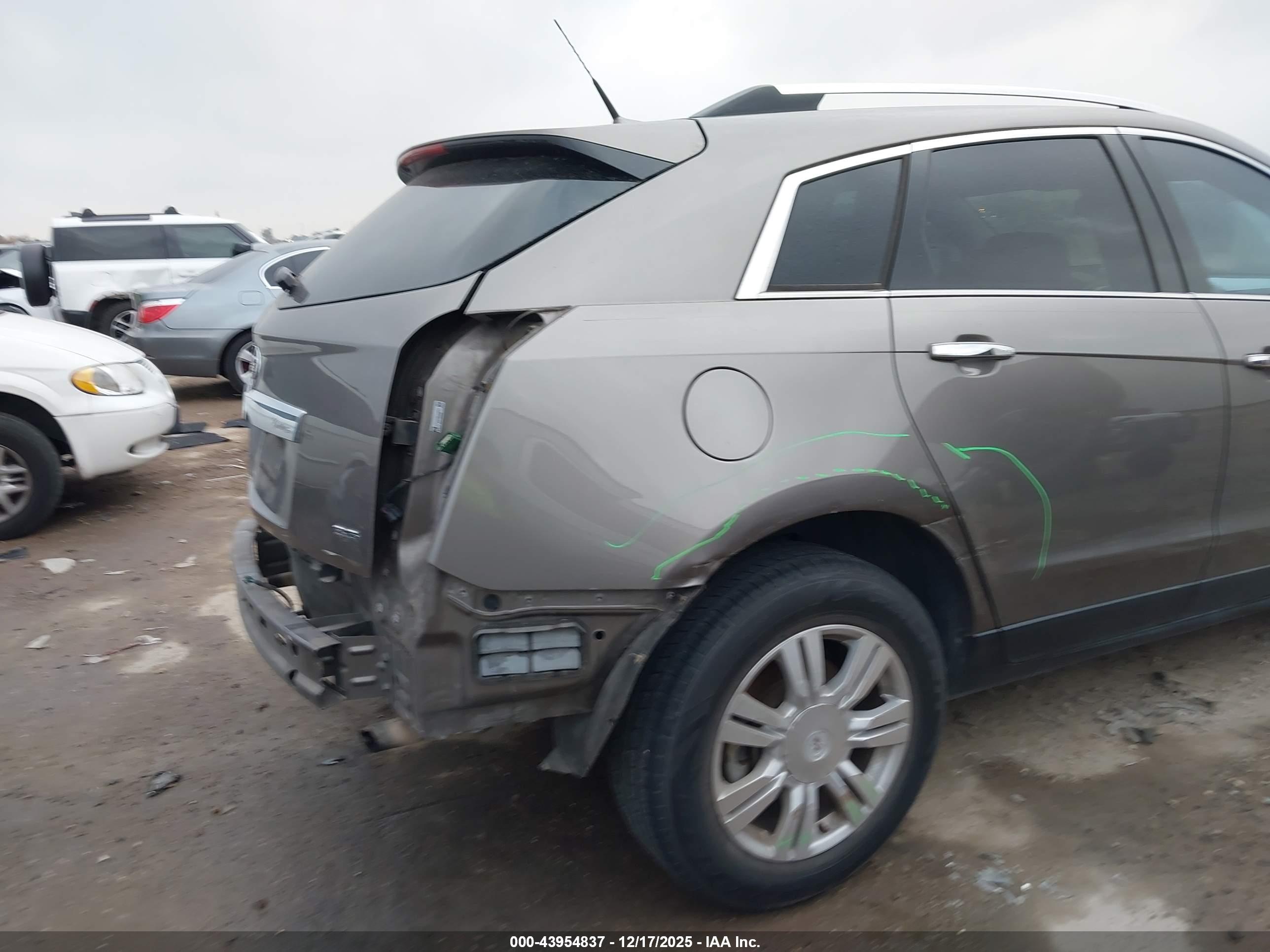 CADILLAC SRX image 6