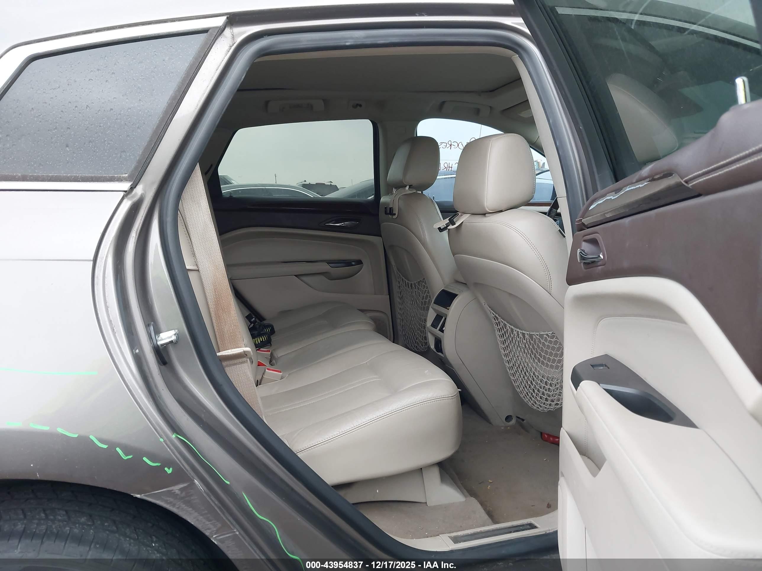CADILLAC SRX image 8