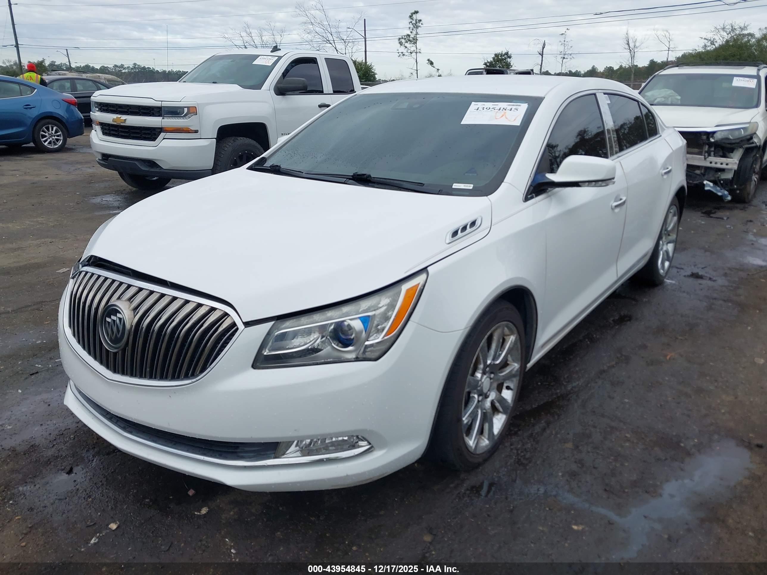 BUICK LACROSSE image 2