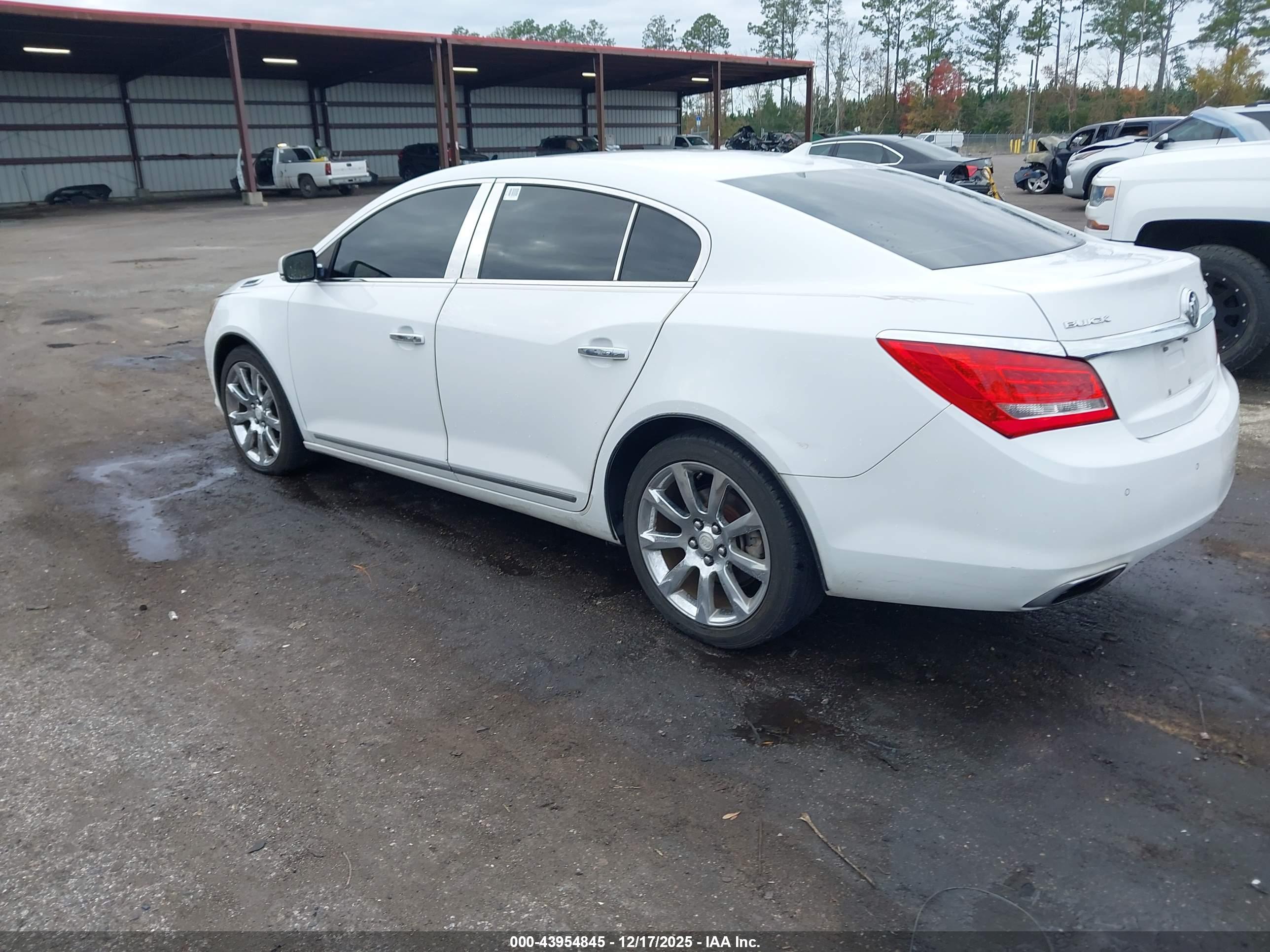 BUICK LACROSSE image 3