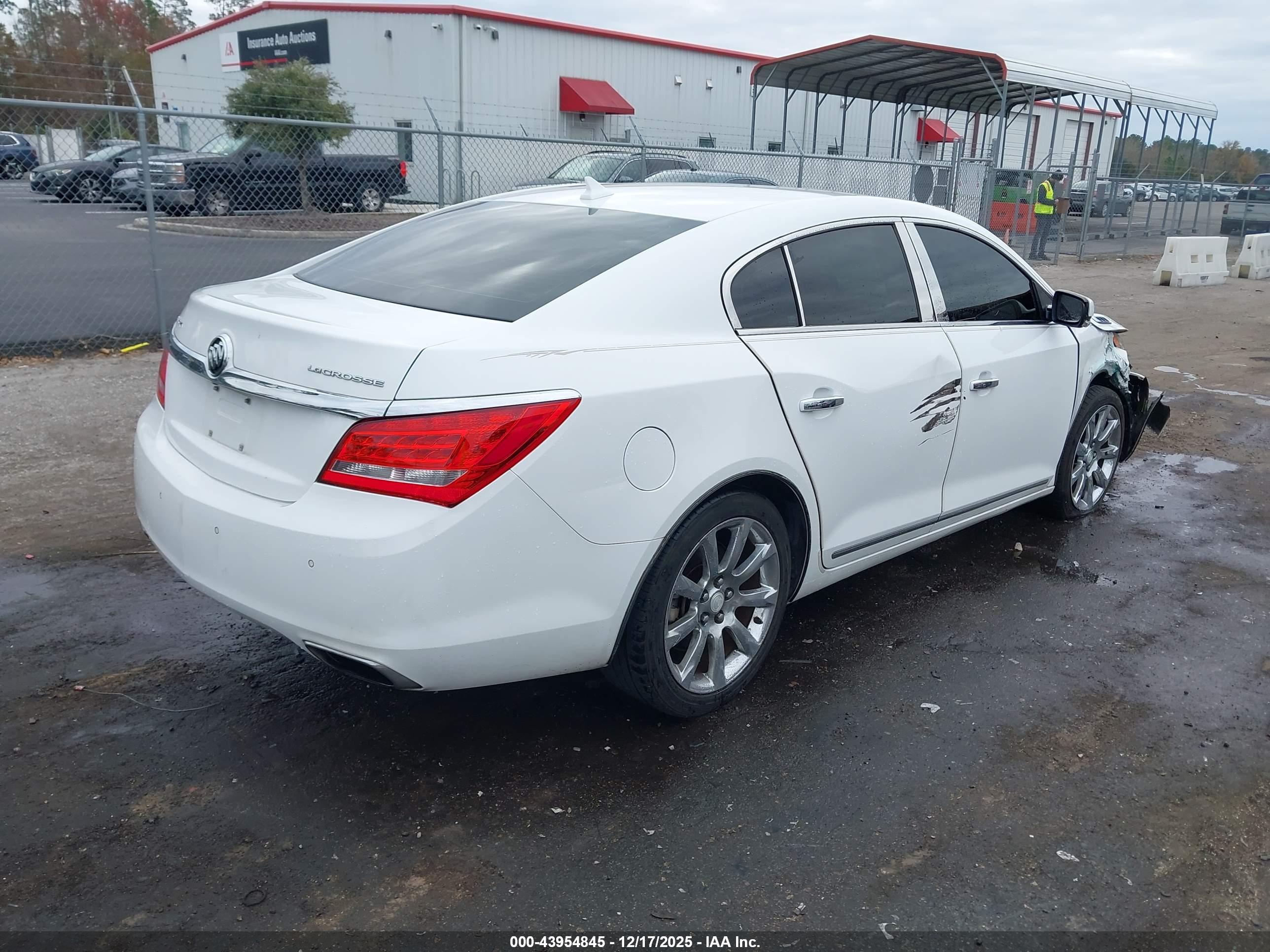BUICK LACROSSE image 4