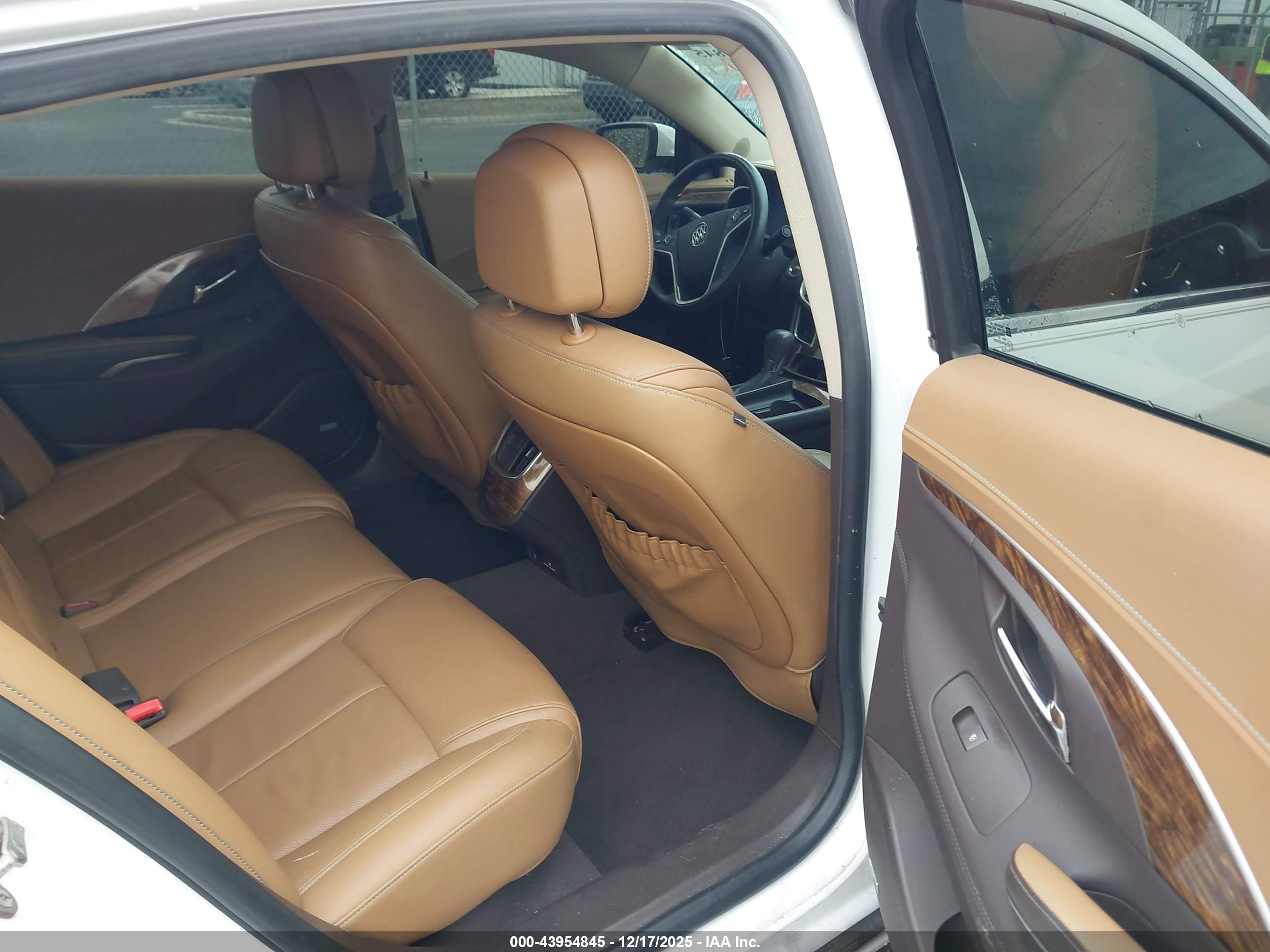 BUICK LACROSSE image 8