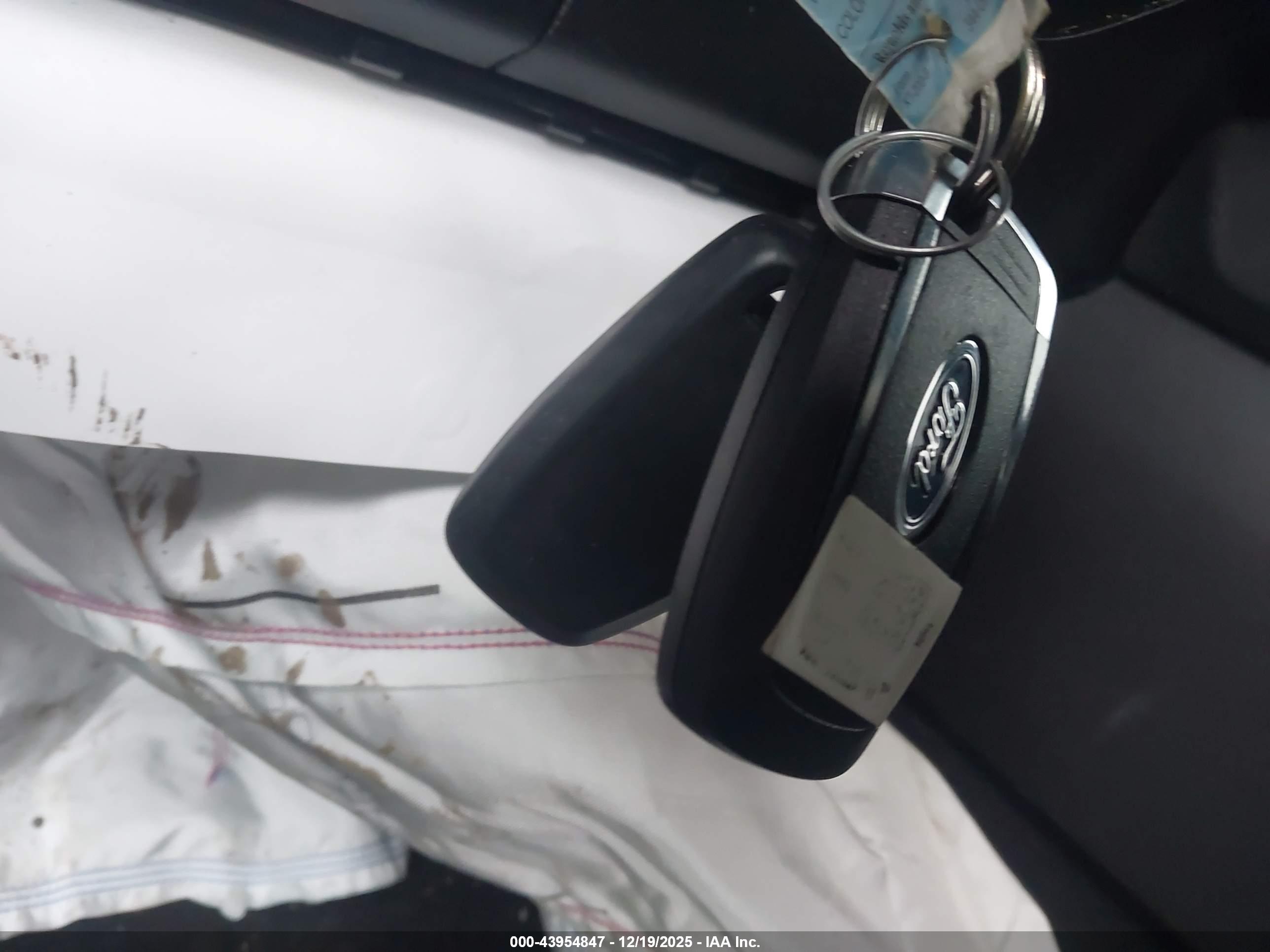 FORD ESCAPE image 11