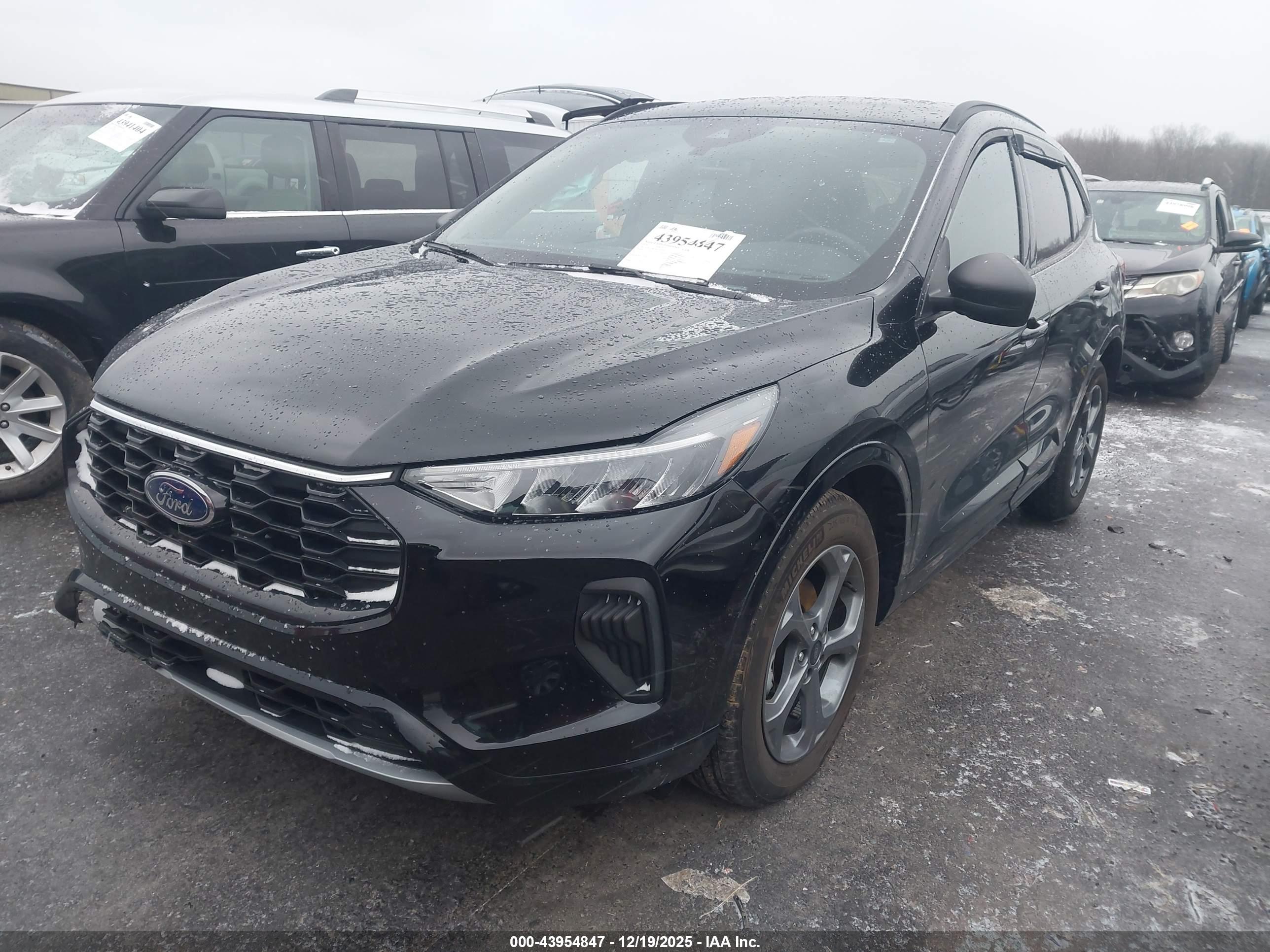 FORD ESCAPE image 2