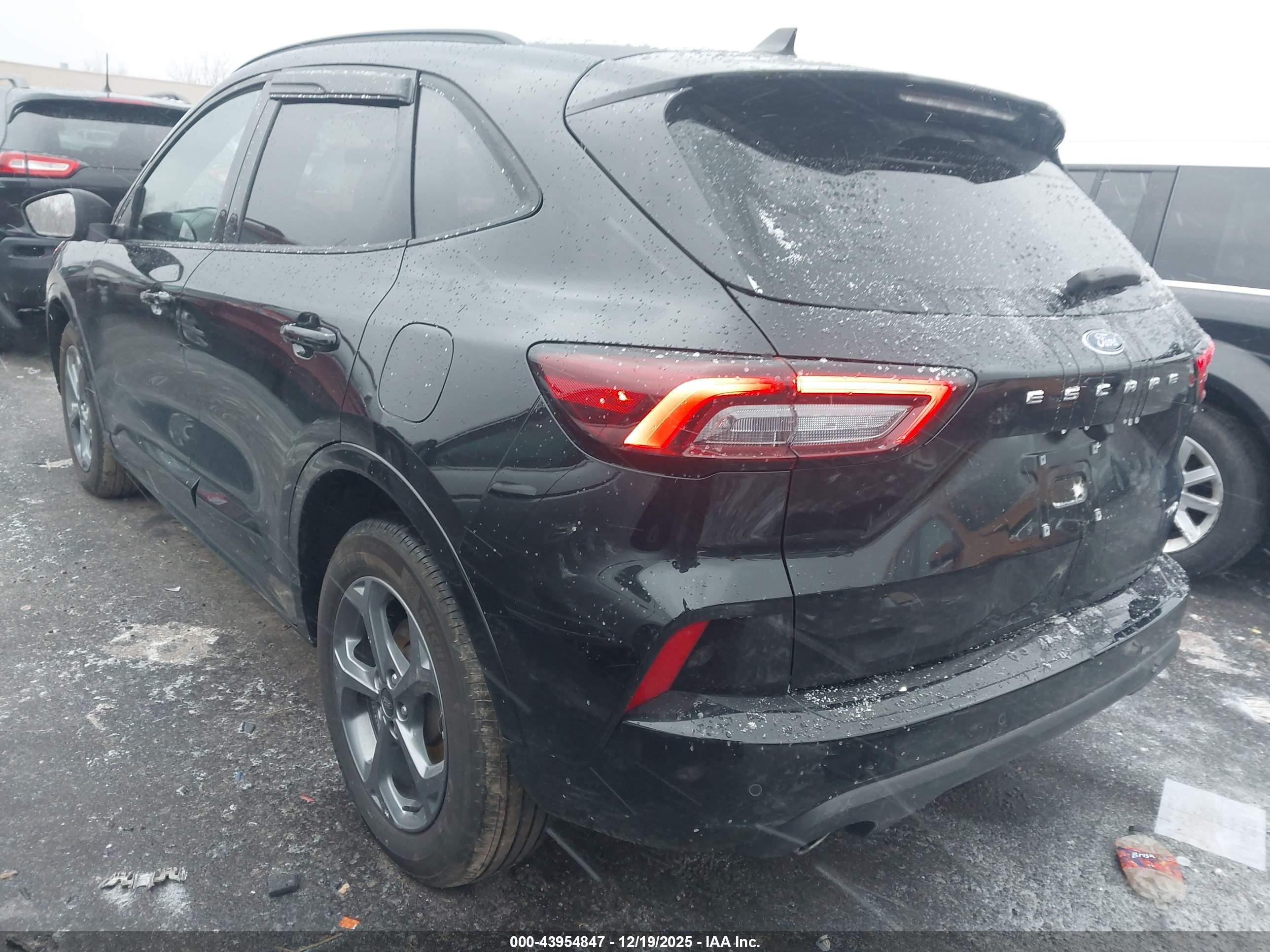 FORD ESCAPE image 3