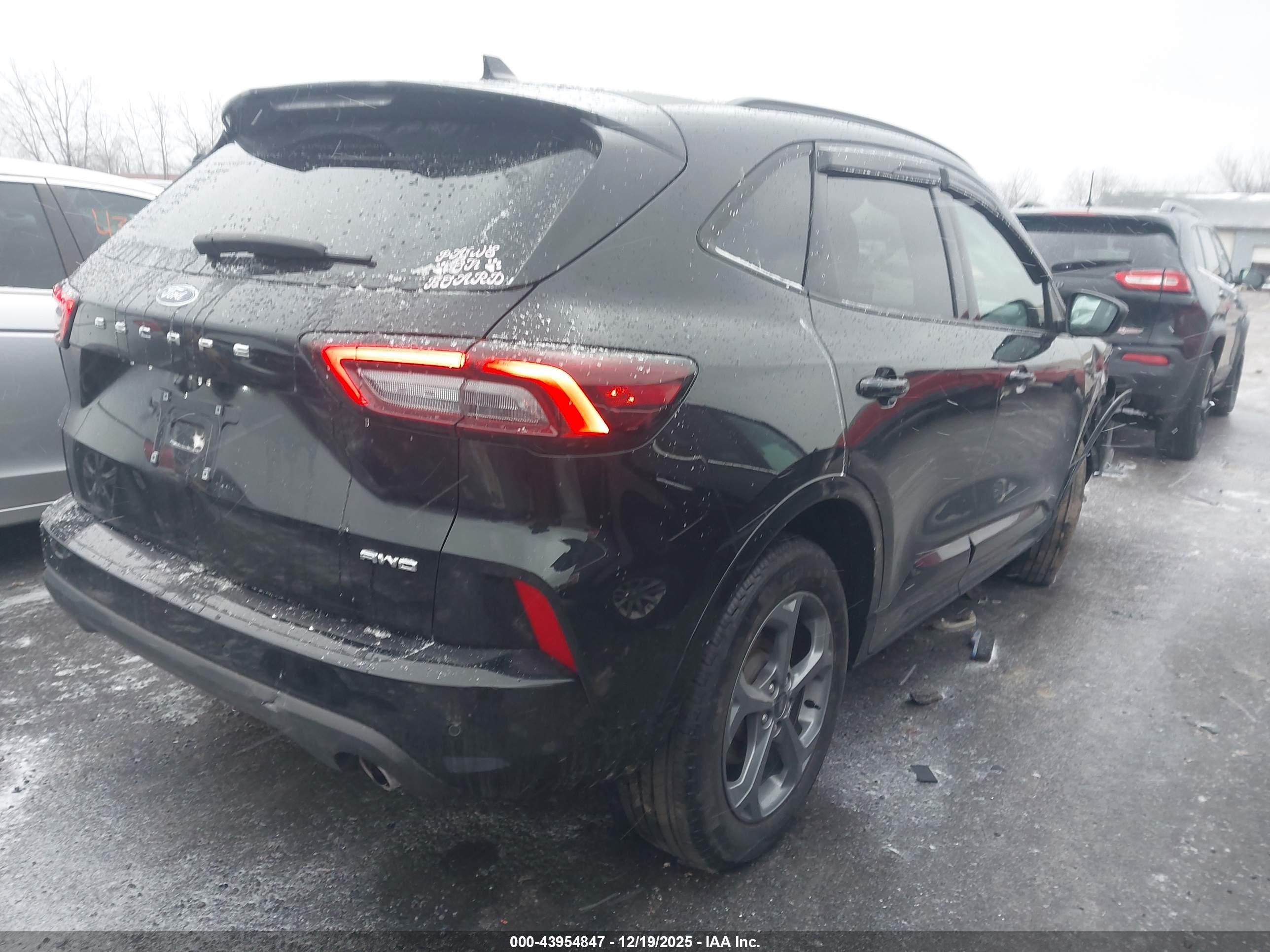 FORD ESCAPE image 4