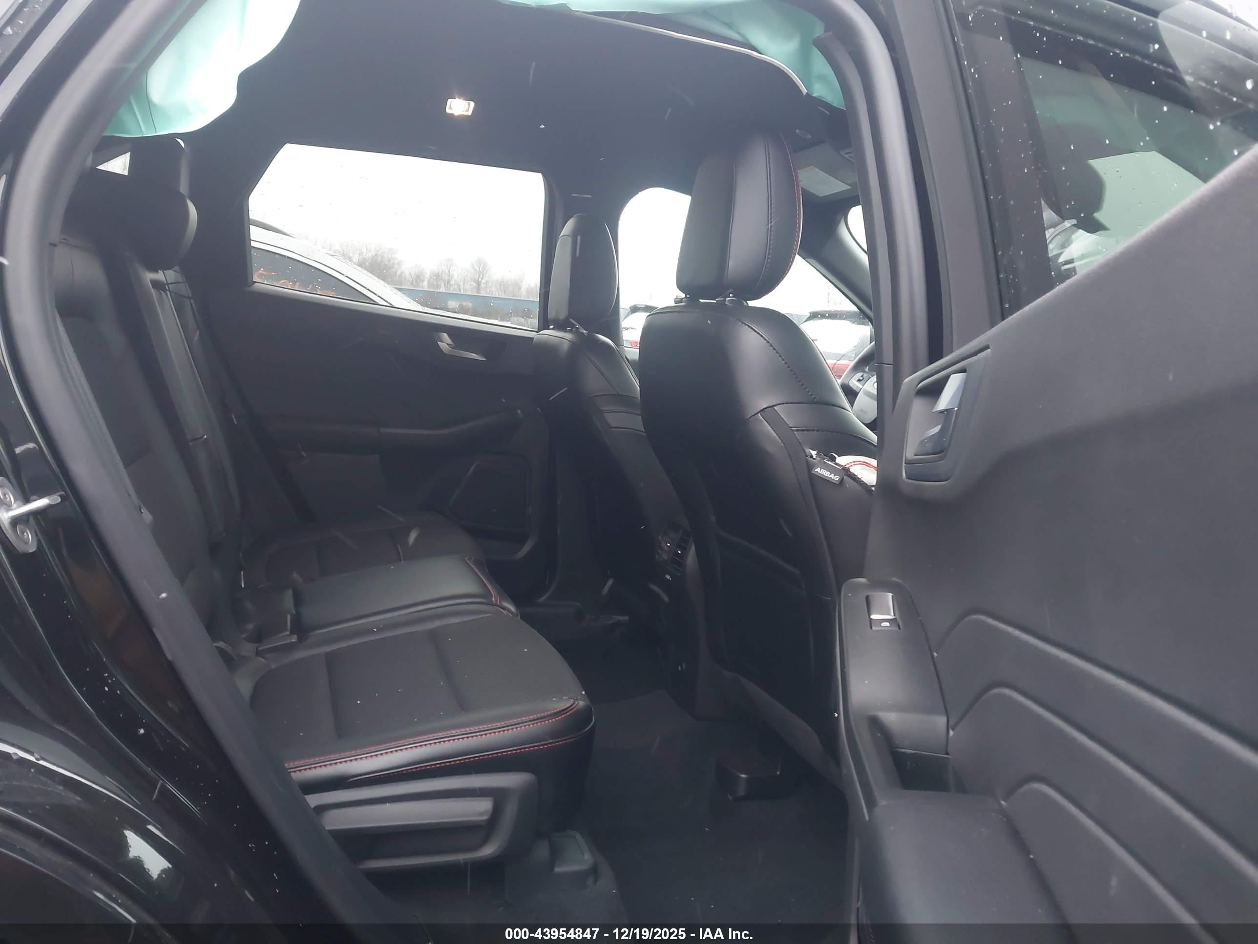 FORD ESCAPE image 8