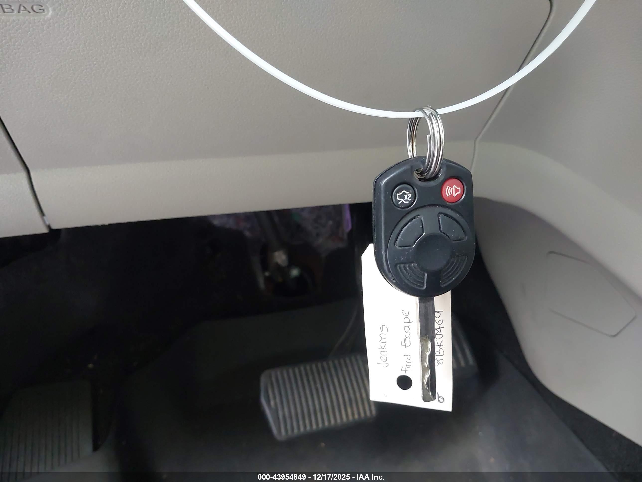 FORD ESCAPE image 11