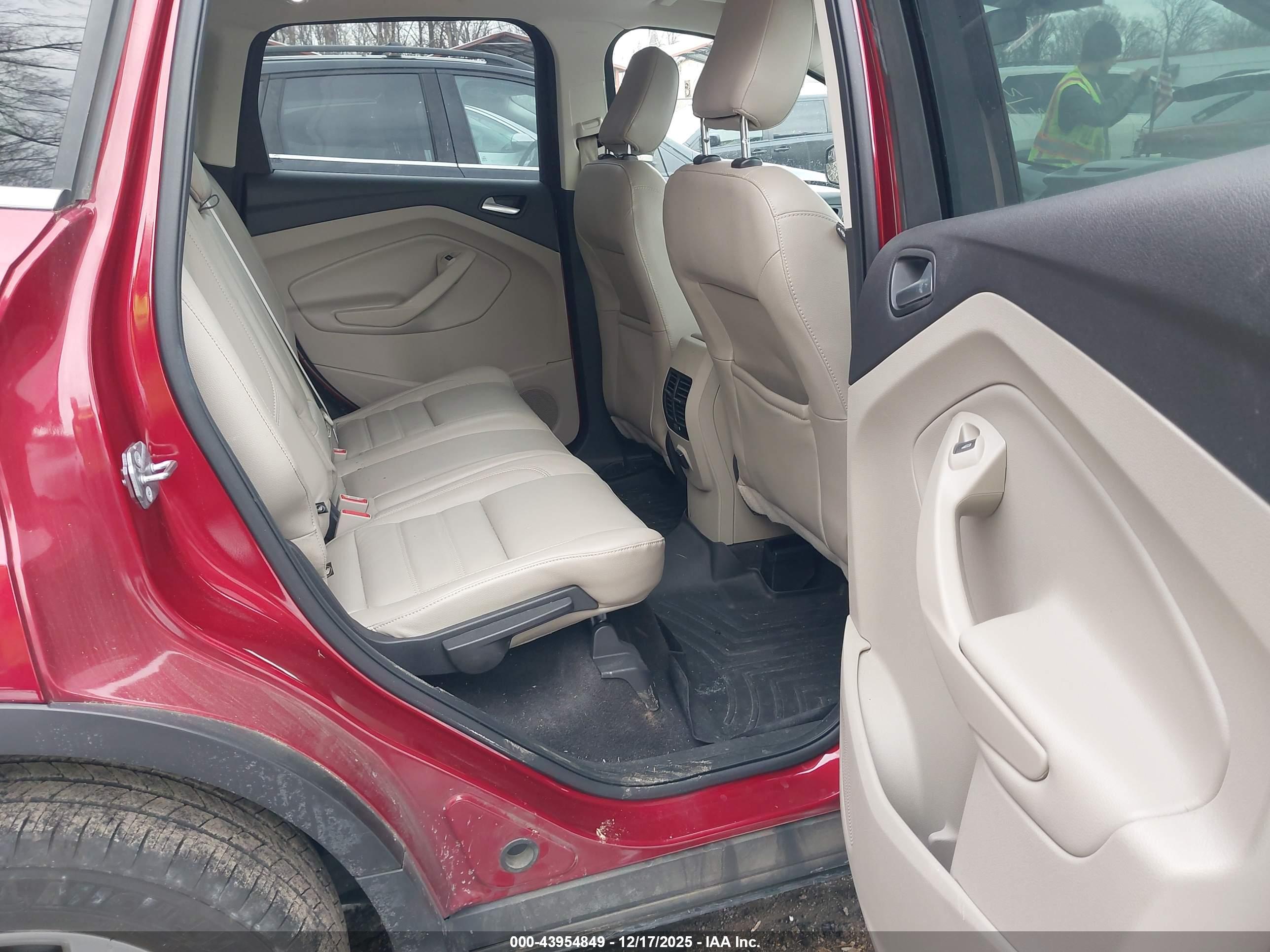 FORD ESCAPE image 8