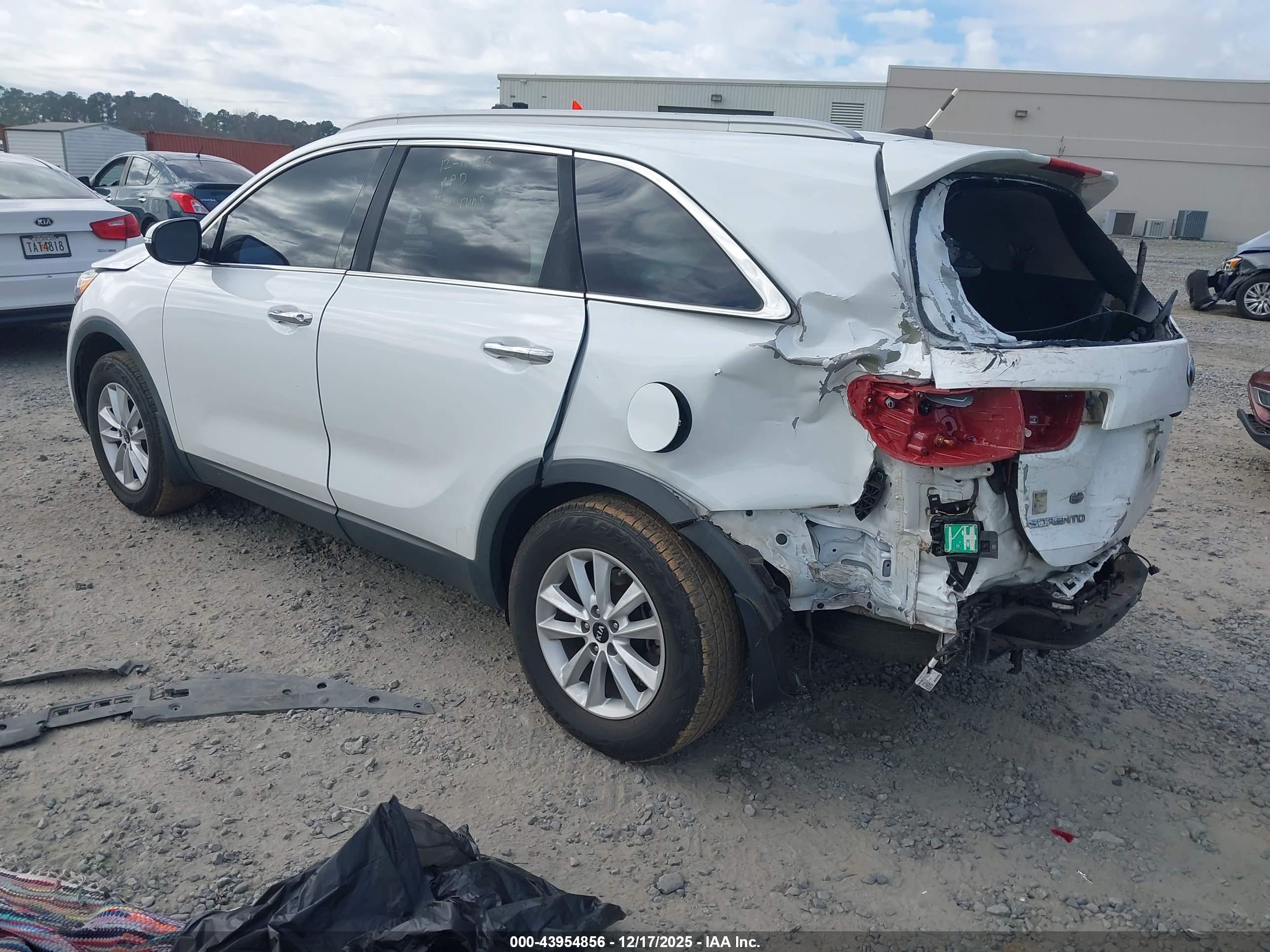 KIA SORENTO image 3