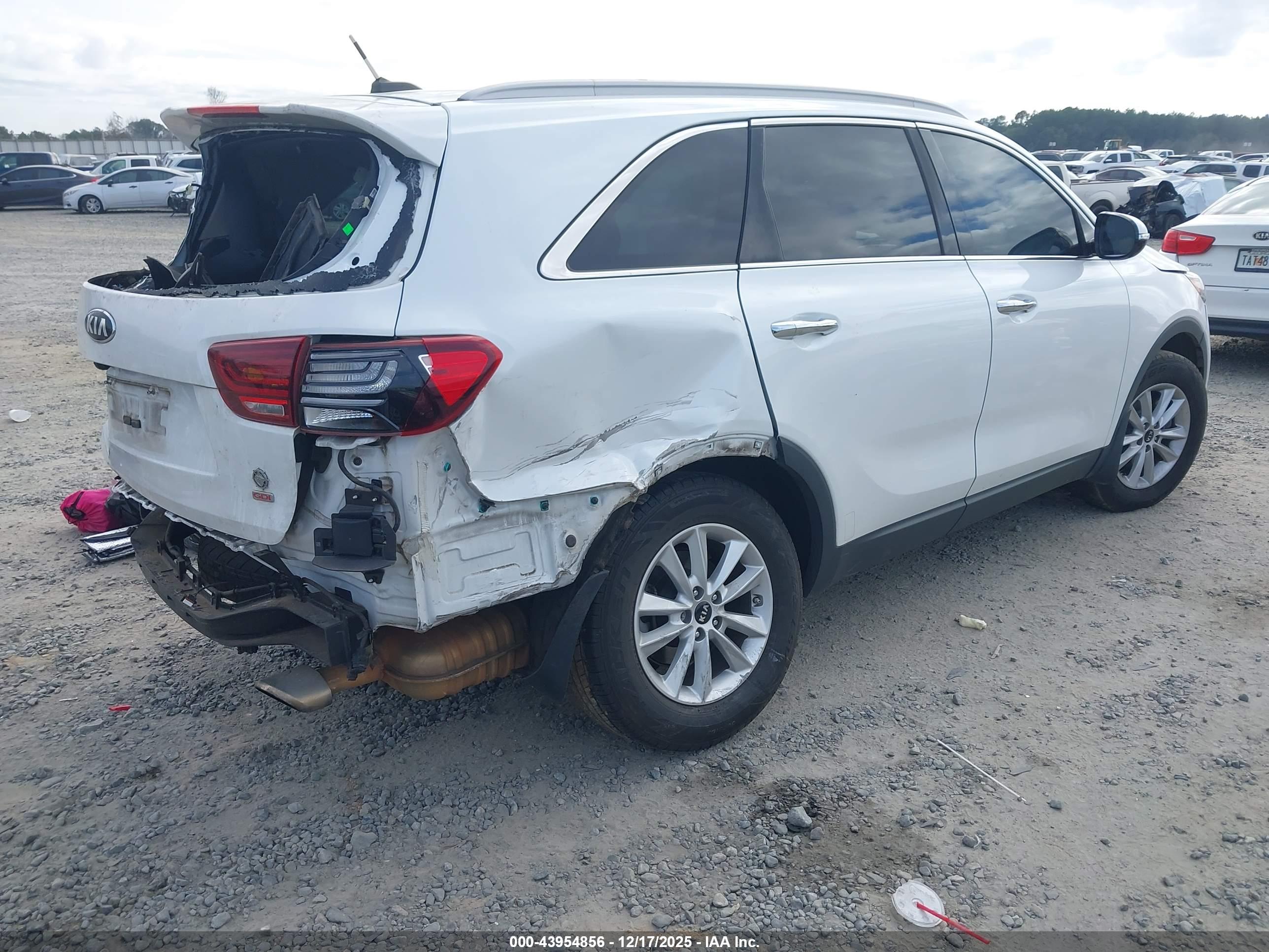 KIA SORENTO image 4