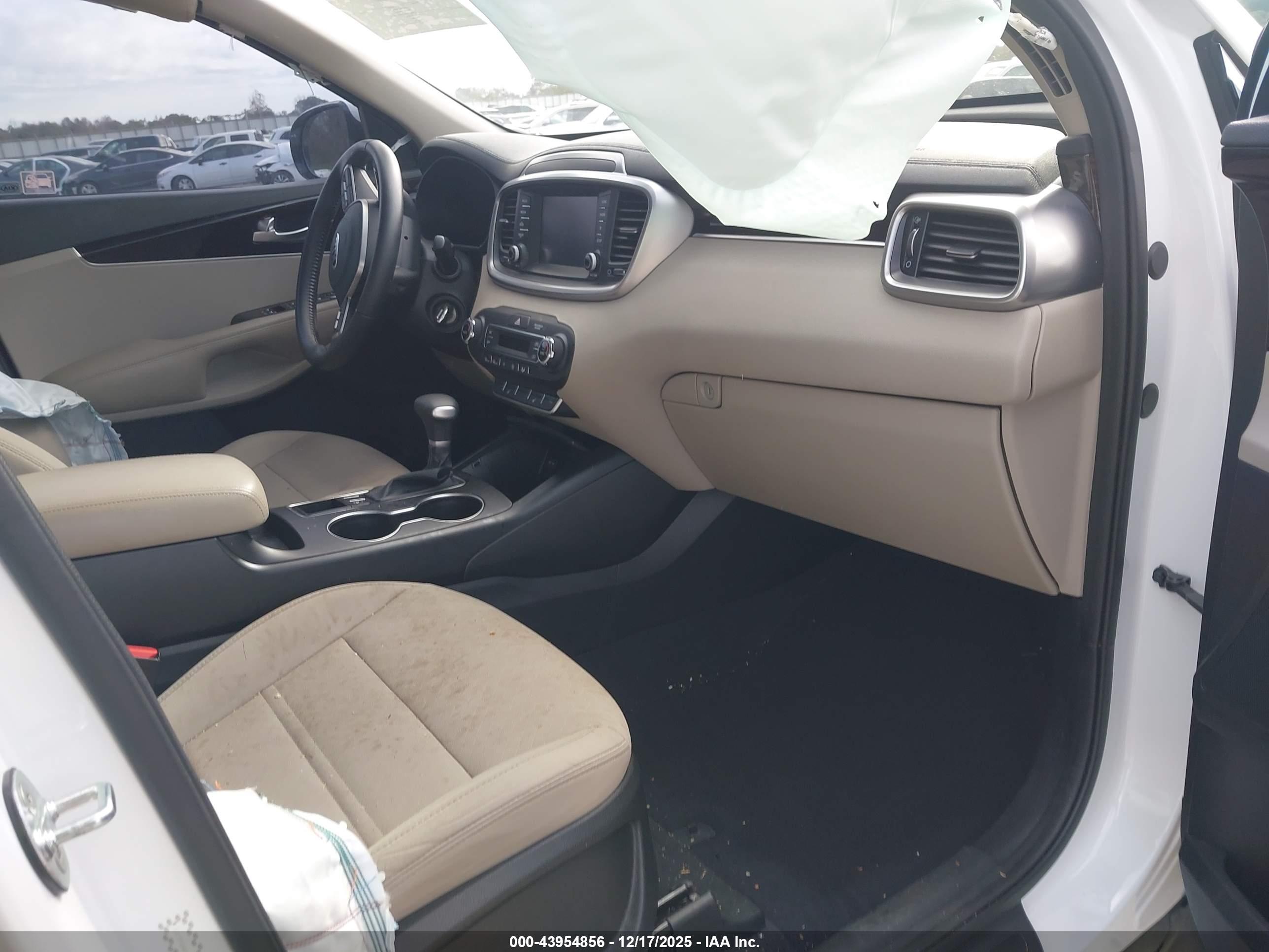 KIA SORENTO image 5
