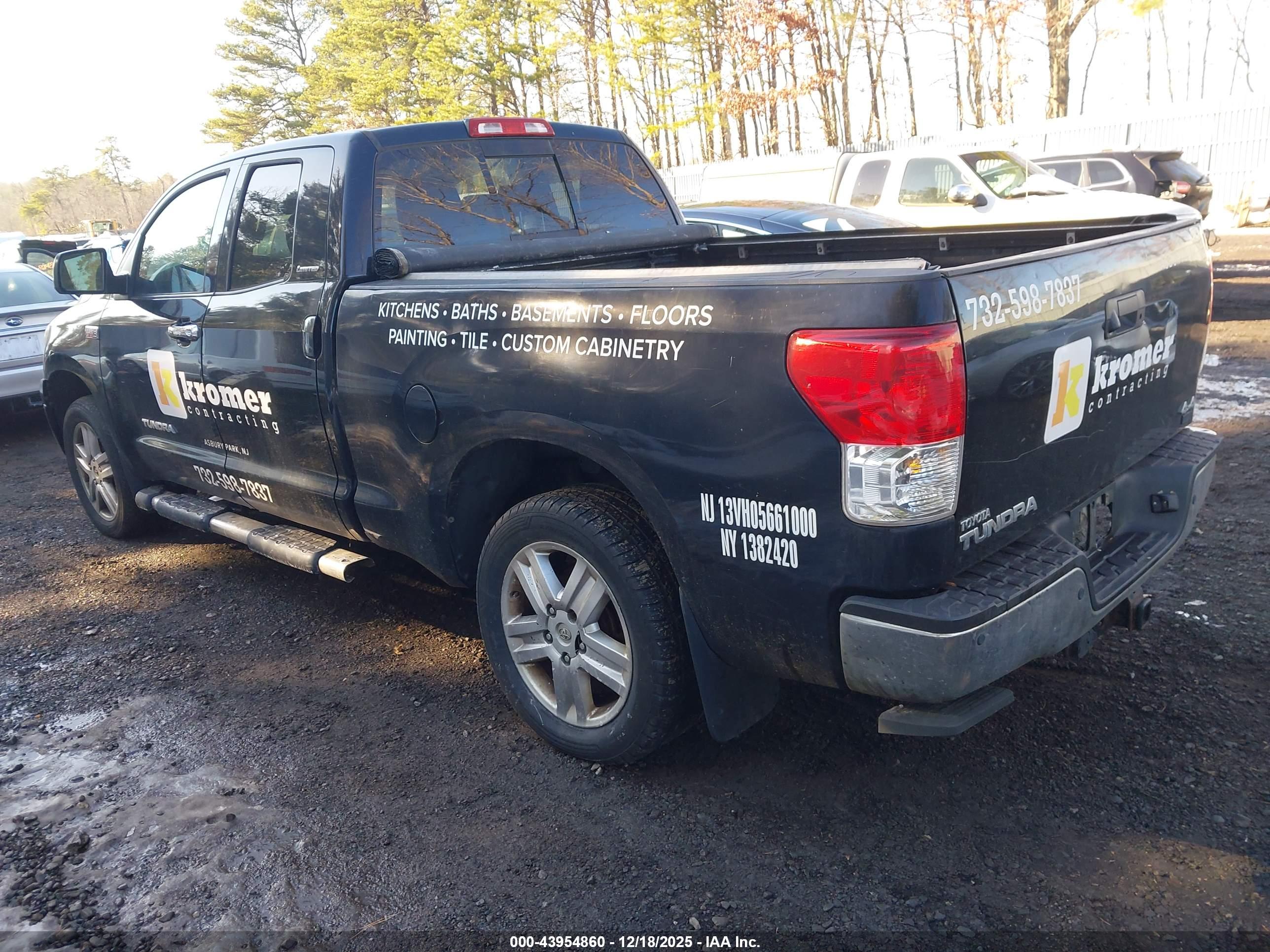 TOYOTA TUNDRA image 3