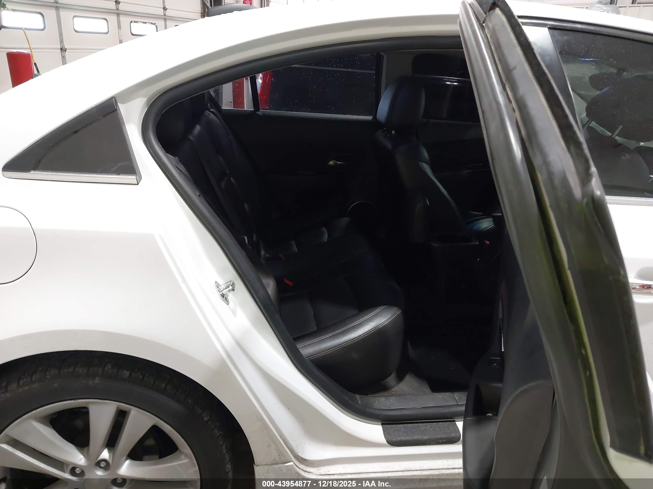 CHEVROLET CRUZE image 8