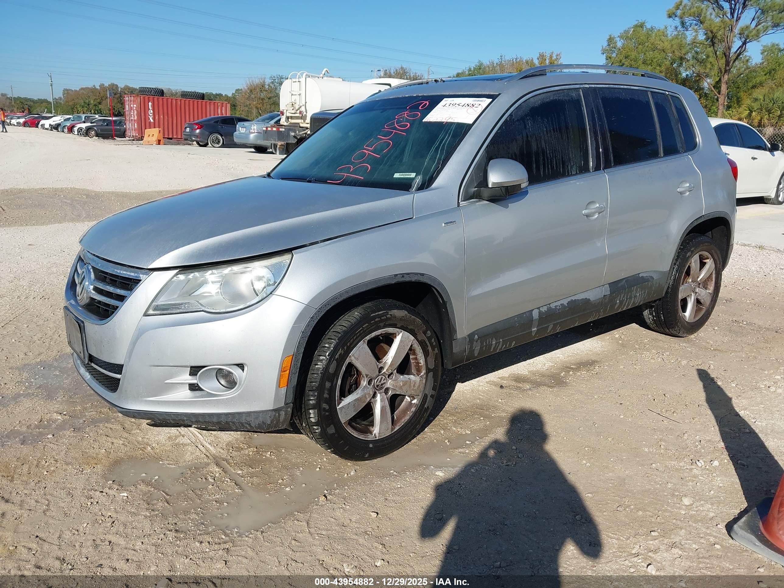 VOLKSWAGEN TIGUAN image 2