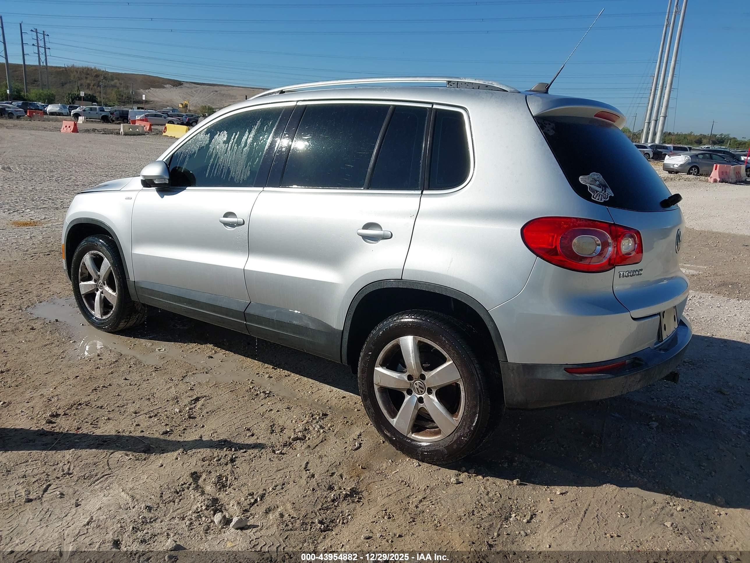 VOLKSWAGEN TIGUAN image 3
