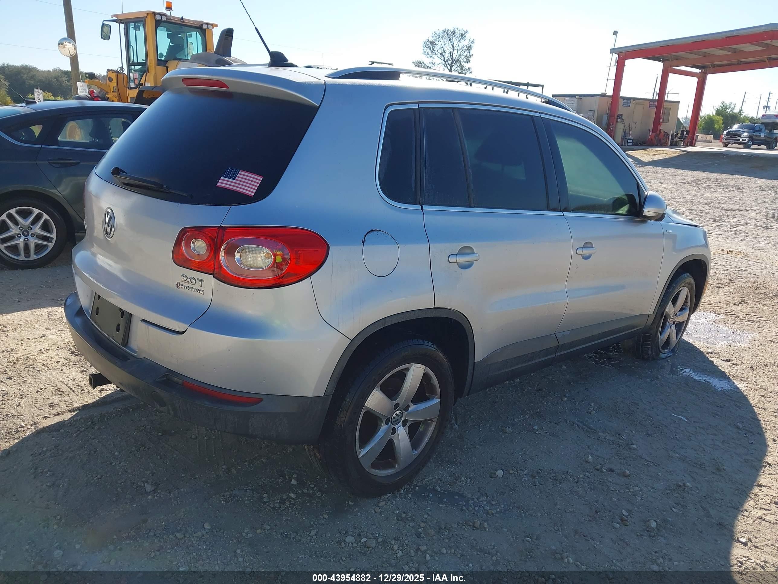 VOLKSWAGEN TIGUAN image 4