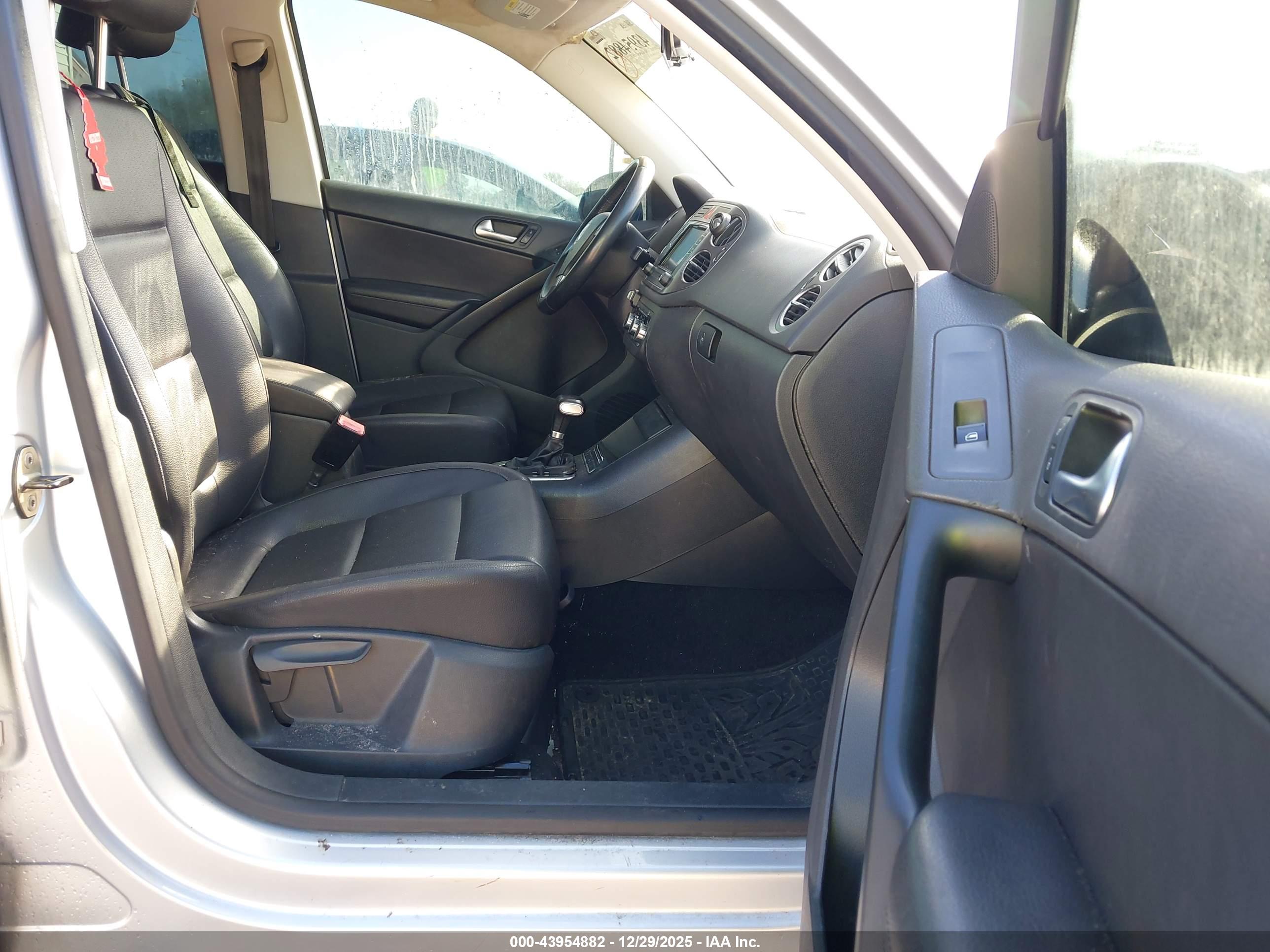 VOLKSWAGEN TIGUAN image 5