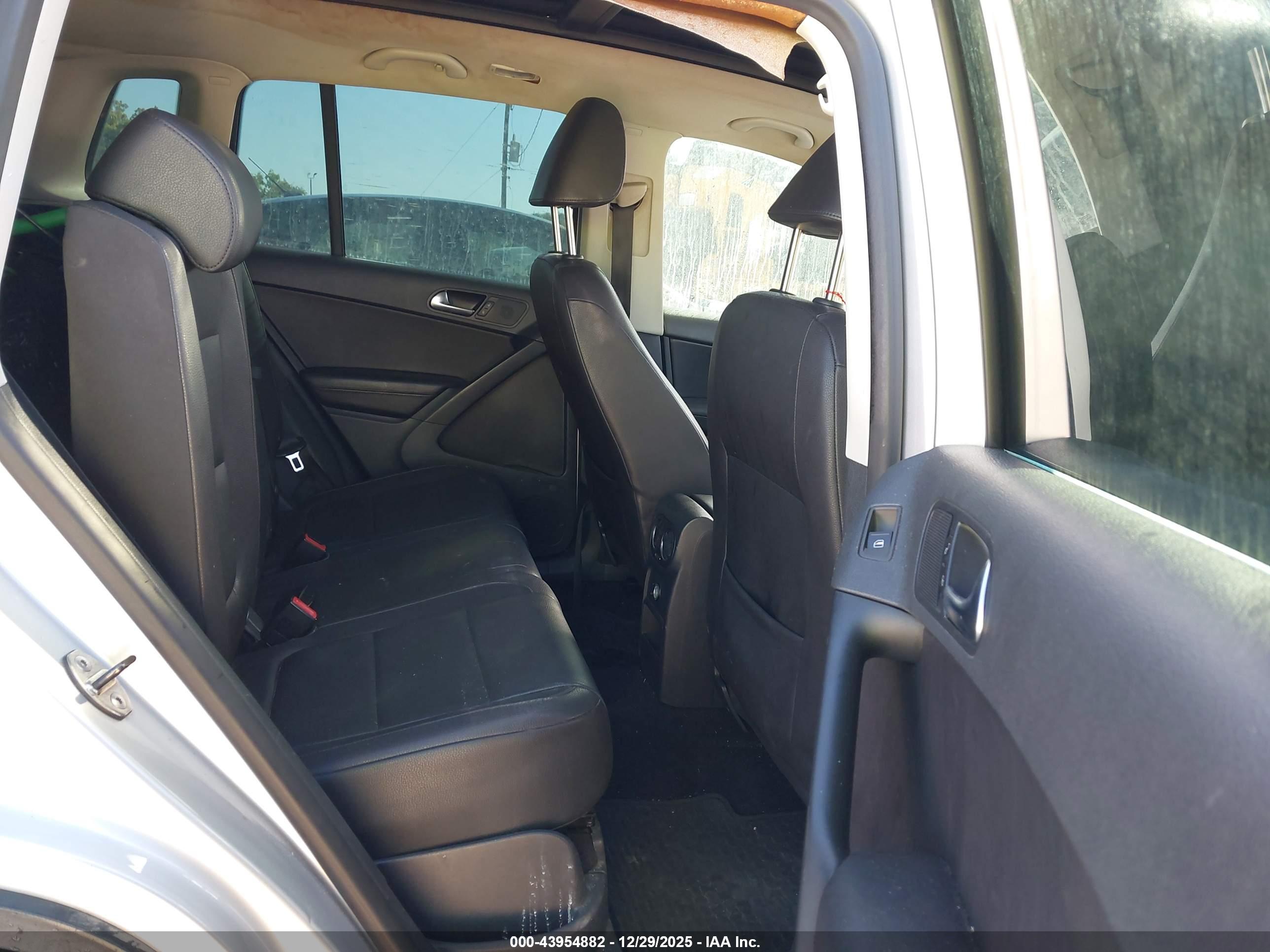 VOLKSWAGEN TIGUAN image 8