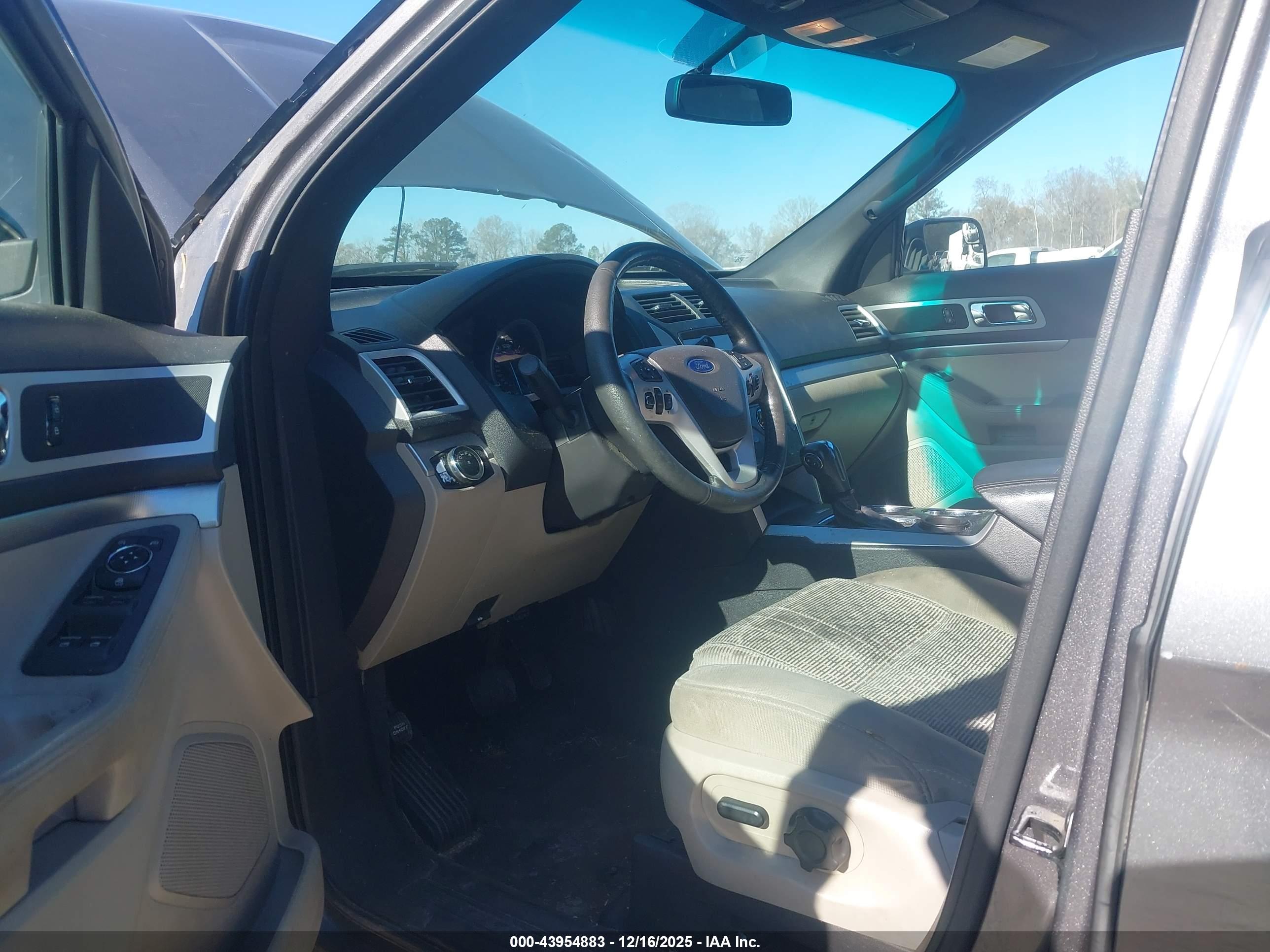 FORD EXPLORER image 5